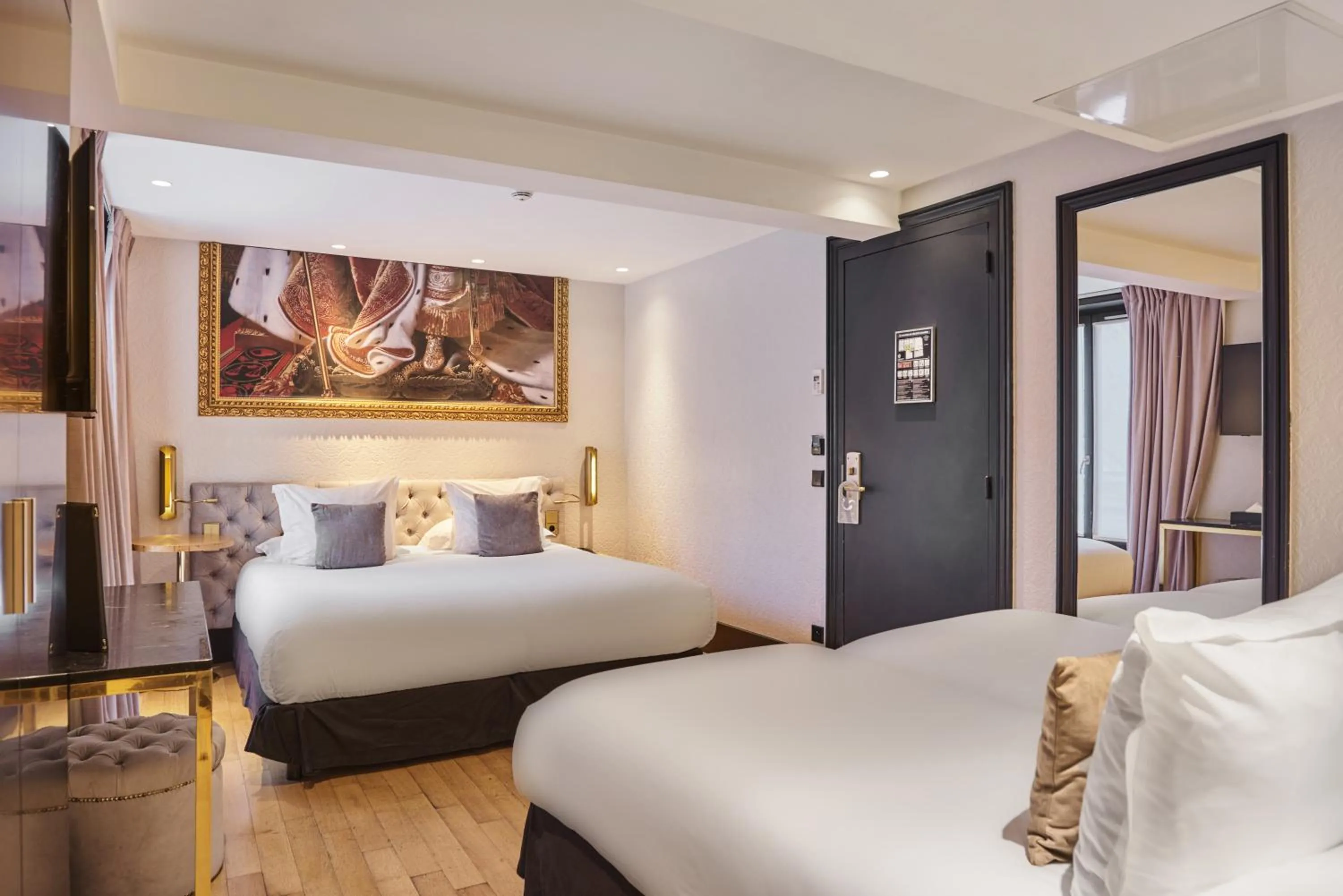 Bed in Hotel Eiffel Petit Louvre