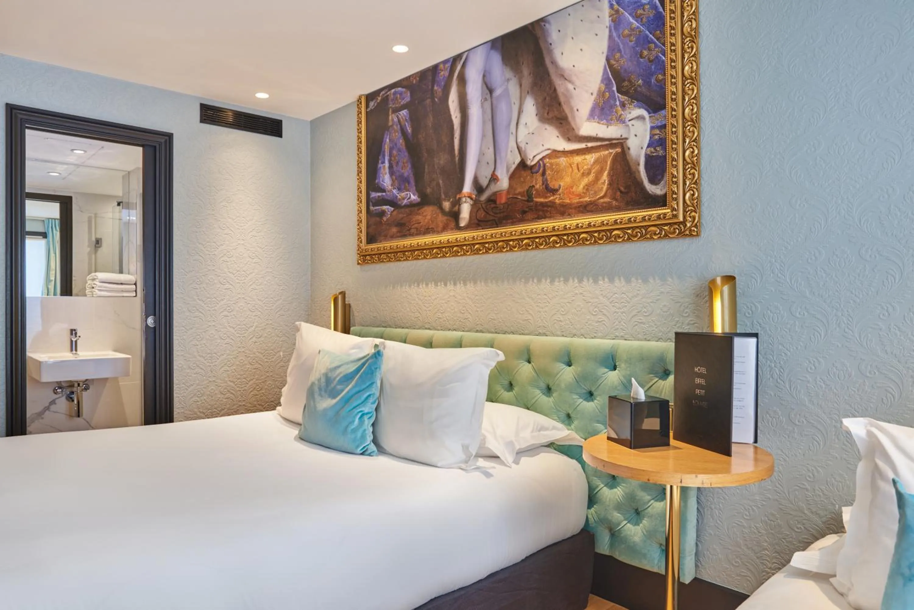 Bed in Hotel Eiffel Petit Louvre