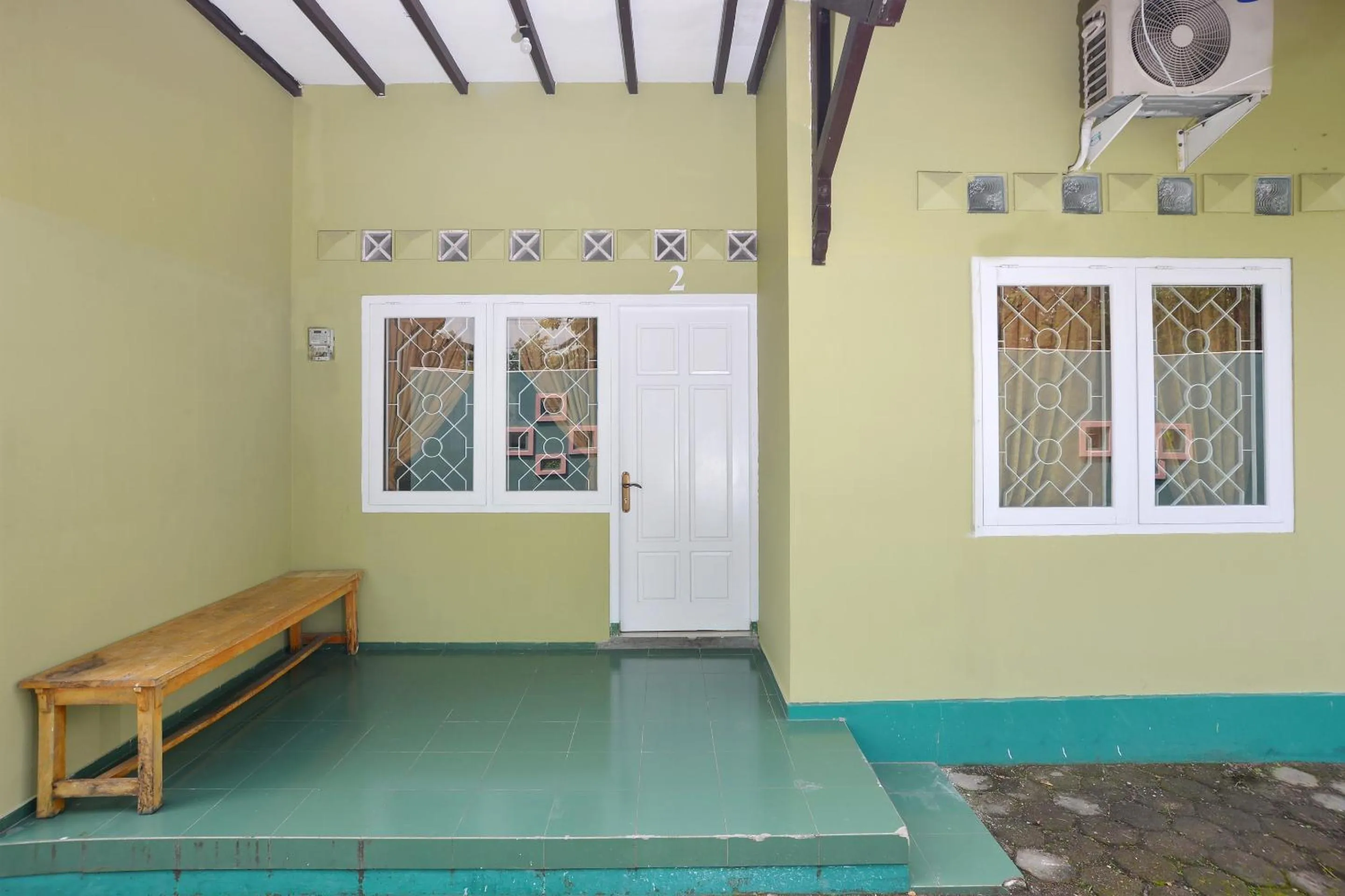 Balcony/Terrace in RedDoorz near Institut Pertanian Yogyakarta