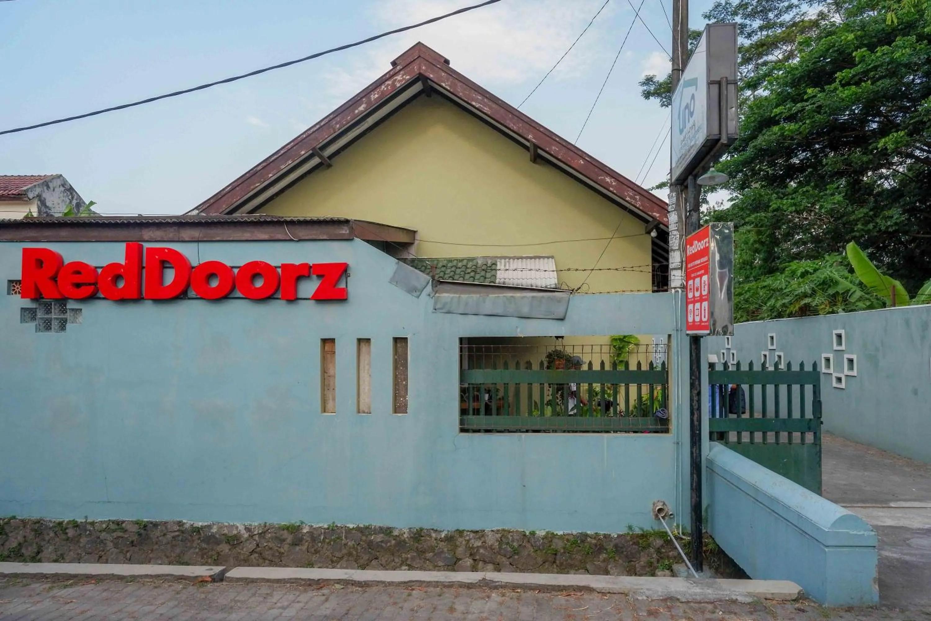 Property building in RedDoorz near Institut Pertanian Yogyakarta
