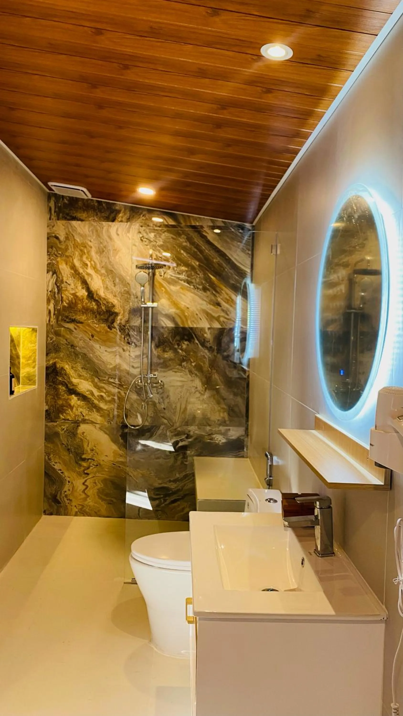 Shower in Villa Padi Pakem