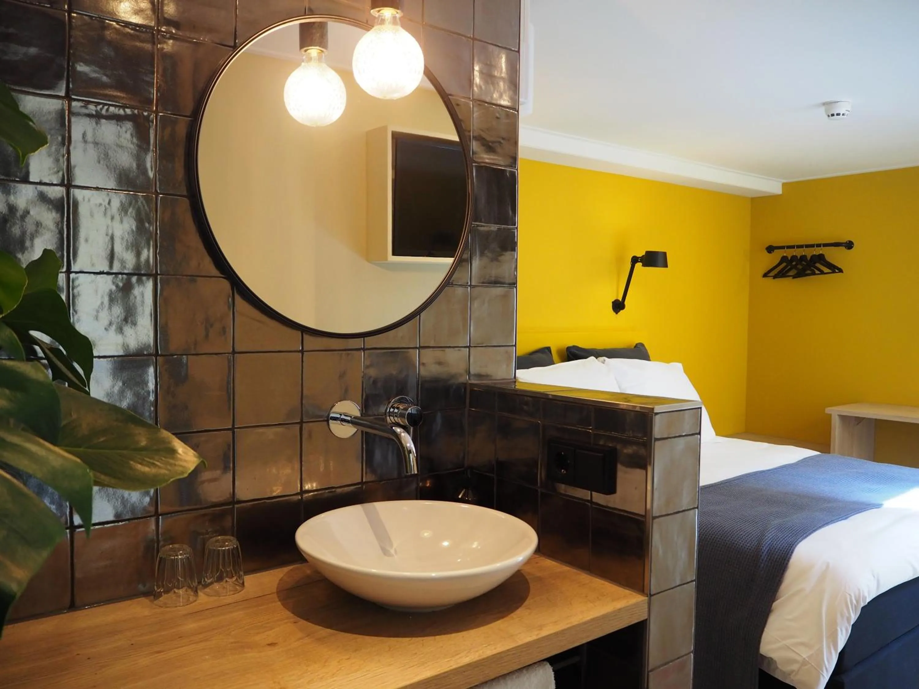 Bathroom, Bed in Lino City Hotel