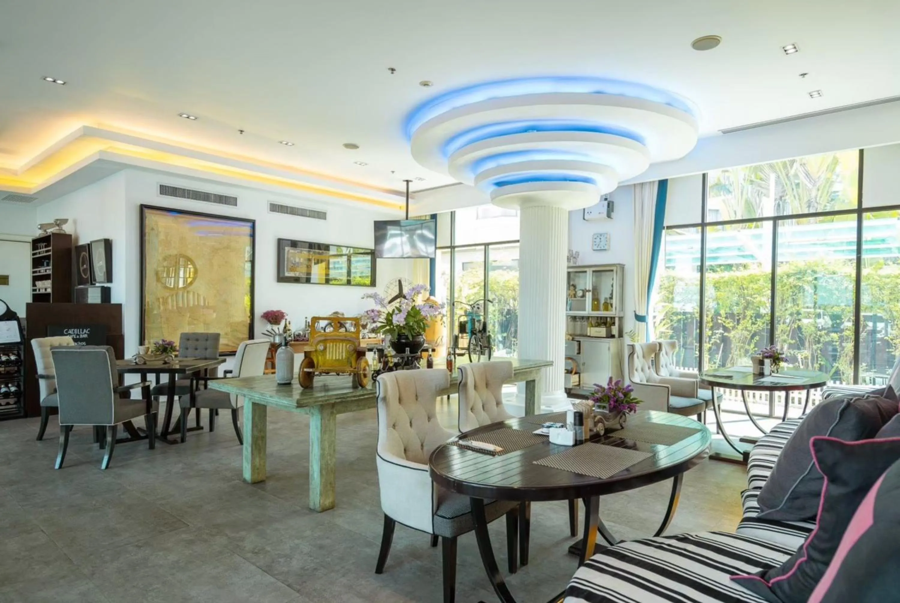 Restaurant/places to eat in Wave Hotel Pattaya