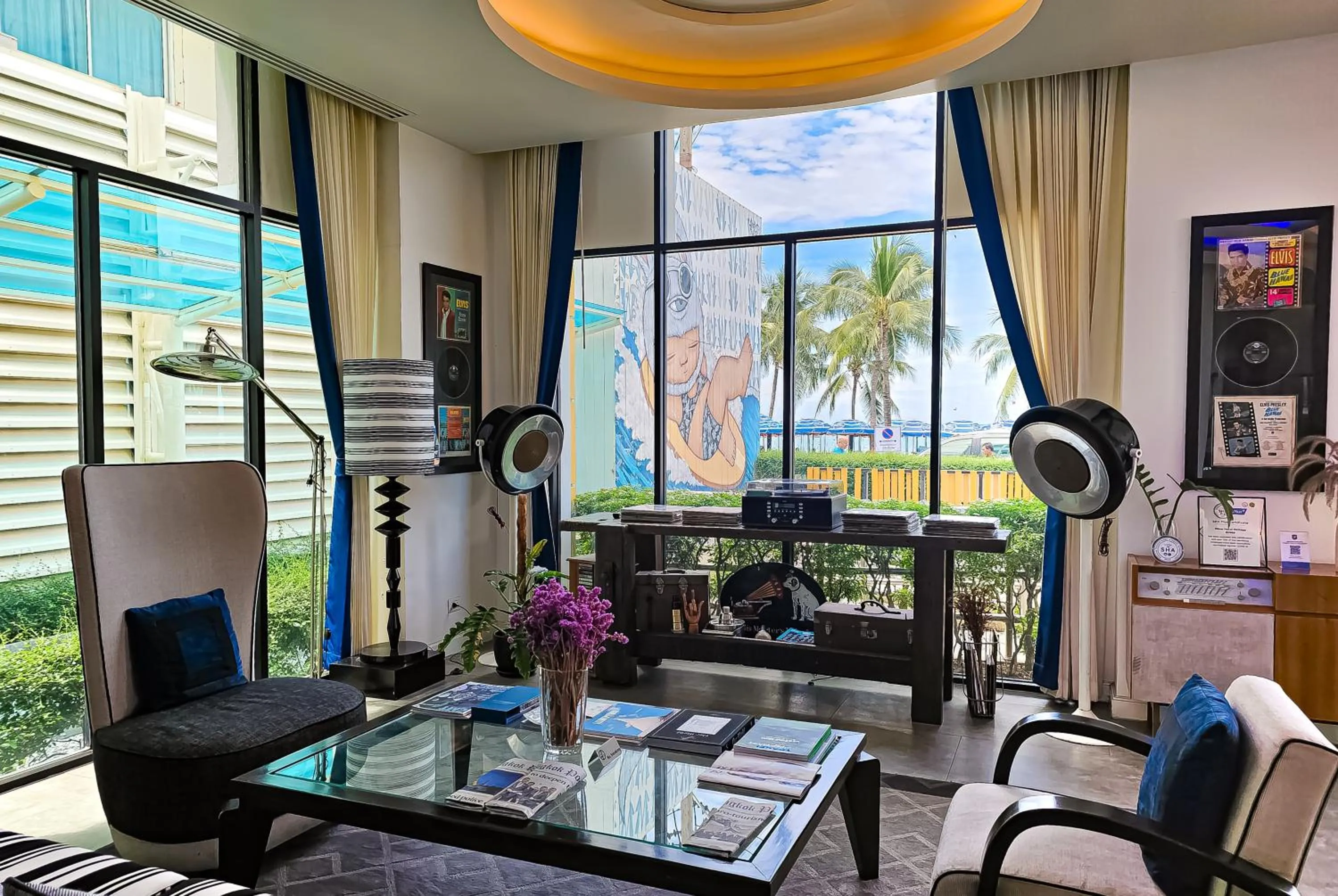 Seating area in Wave Hotel Pattaya