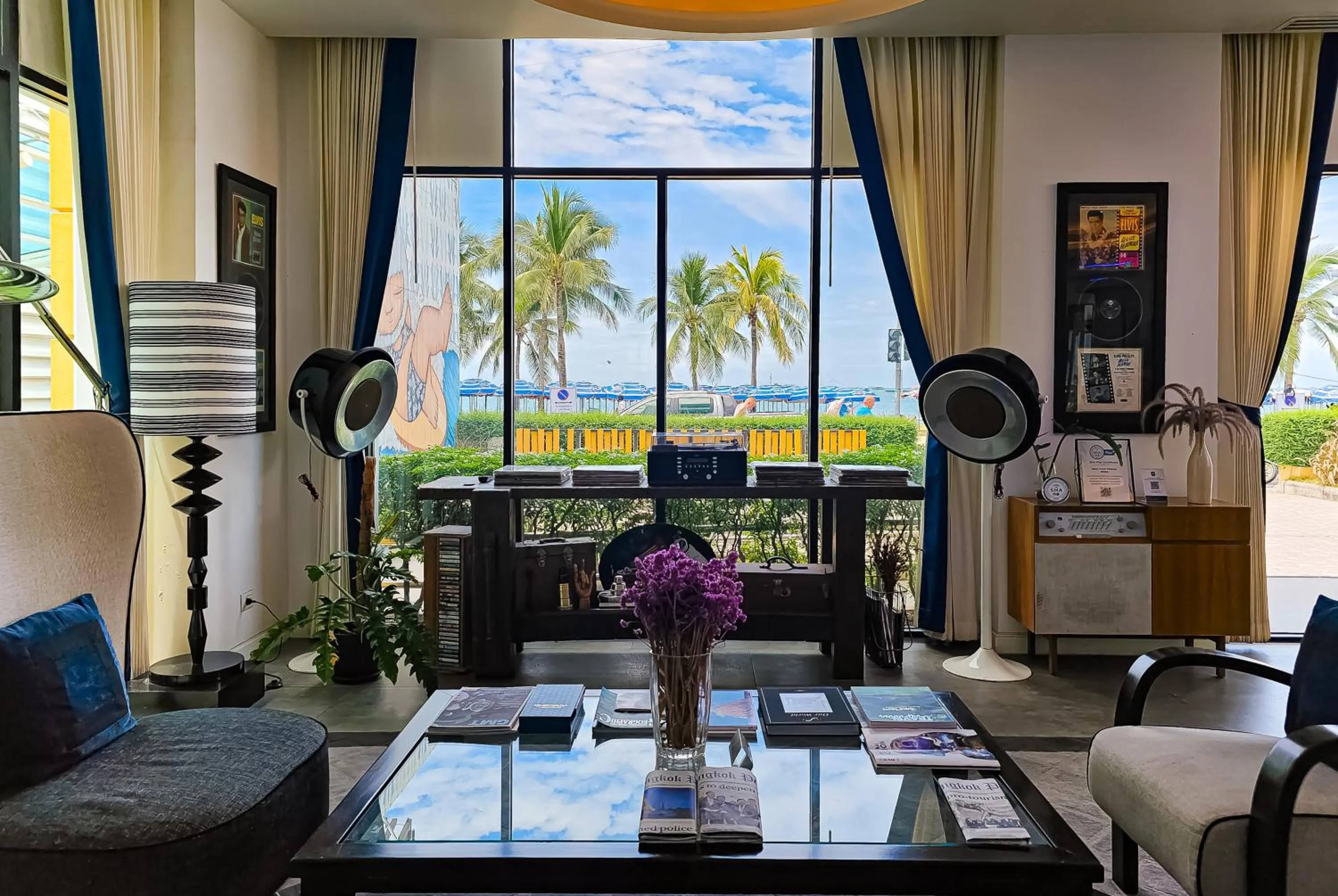 Seating area in Wave Hotel Pattaya
