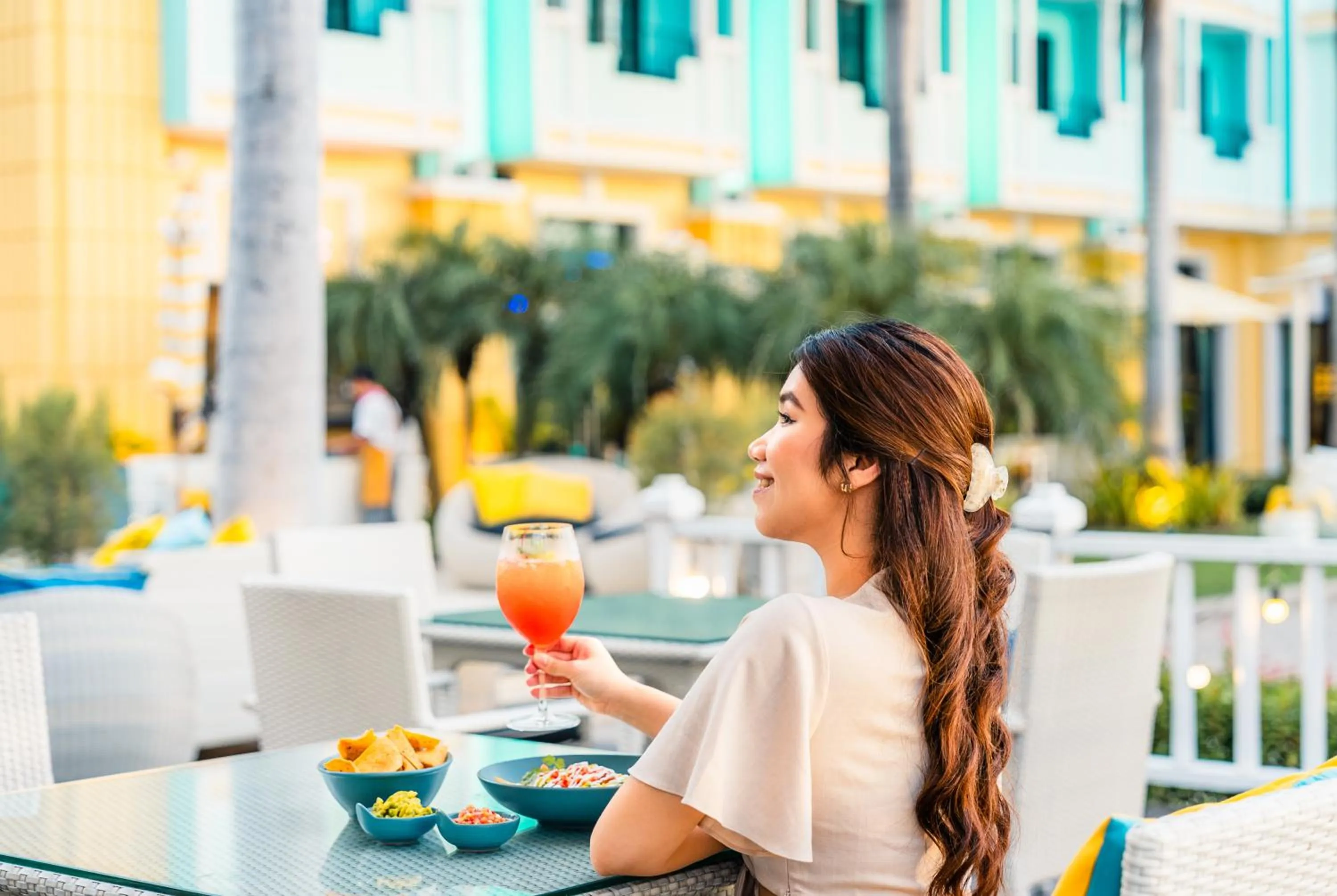 Restaurant/places to eat in Wave Hotel Pattaya