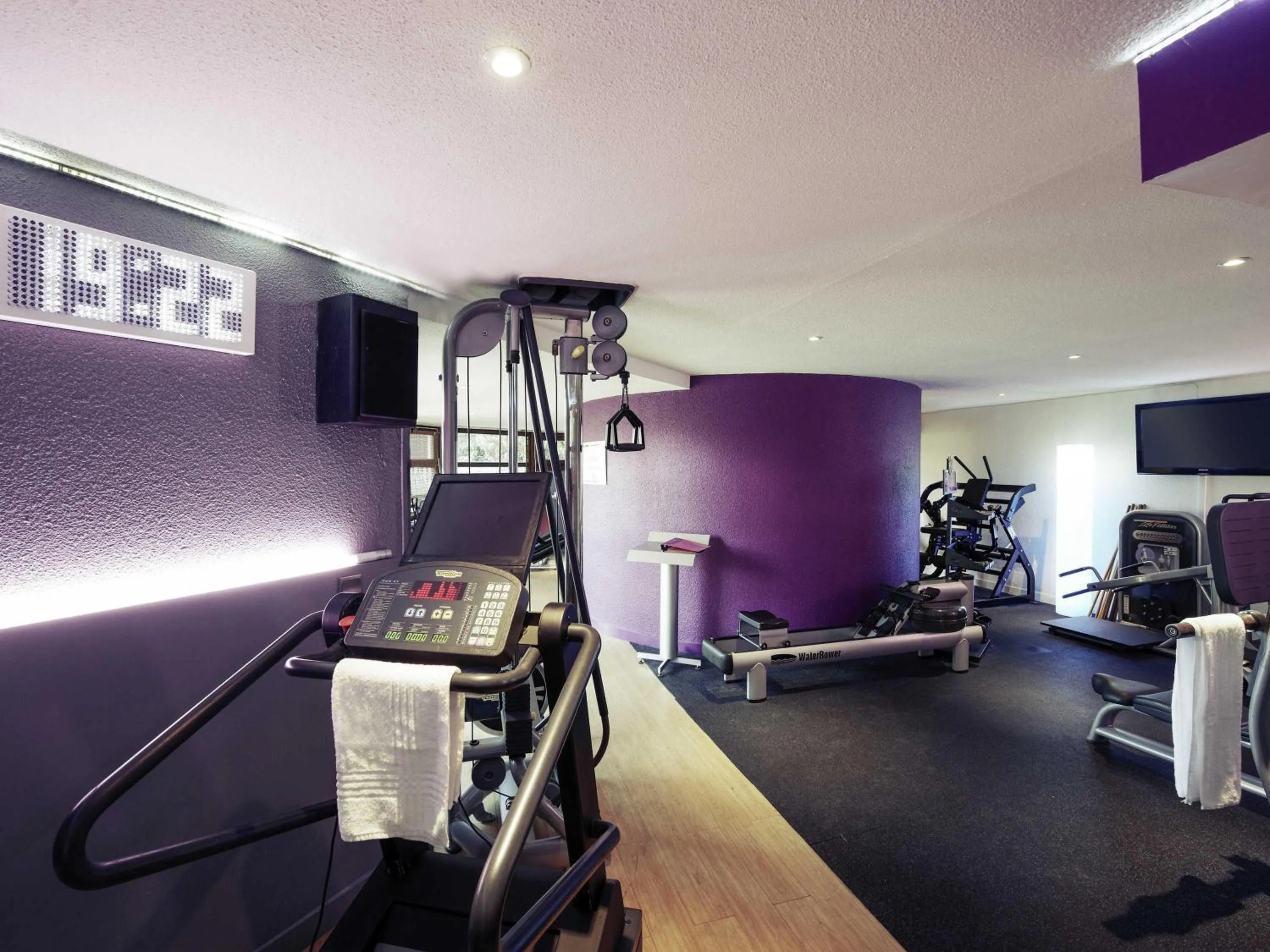 Fitness centre/facilities in Mercure Toulouse Aéroport Golf de Seilh