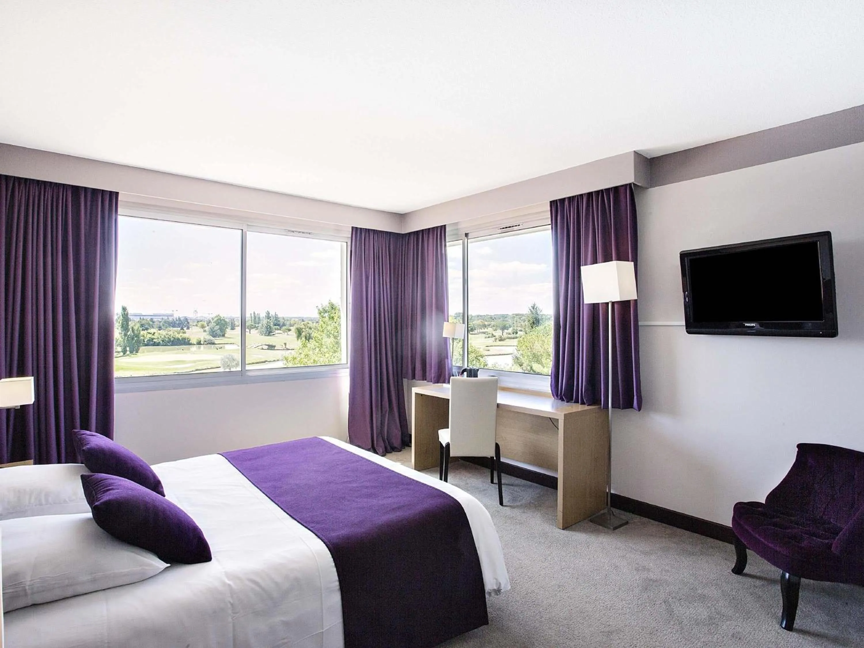 Double Room with Golf View in Mercure Toulouse Aéroport Golf de Seilh