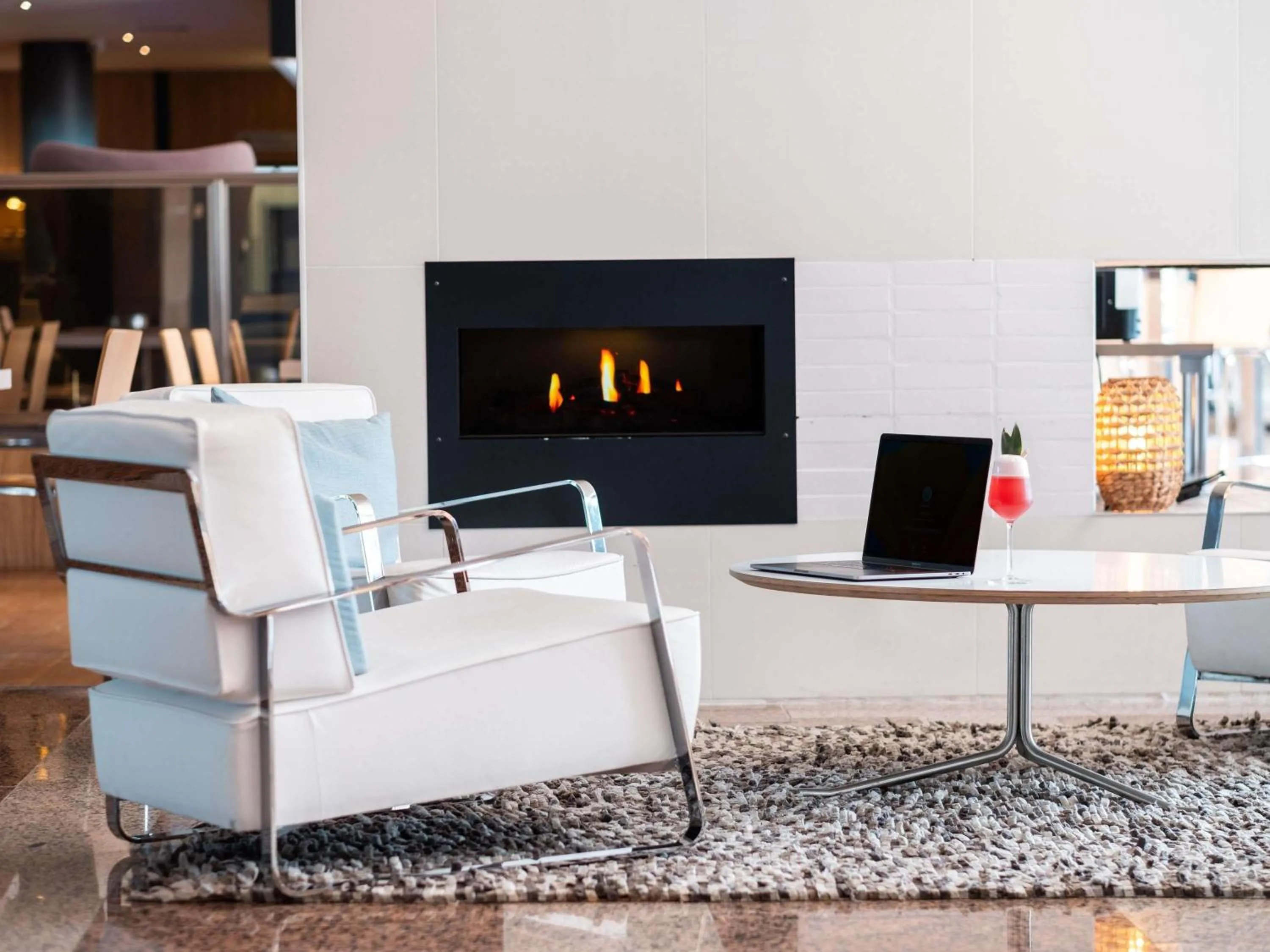 Lounge or bar in Mercure Toulouse Aéroport Golf de Seilh