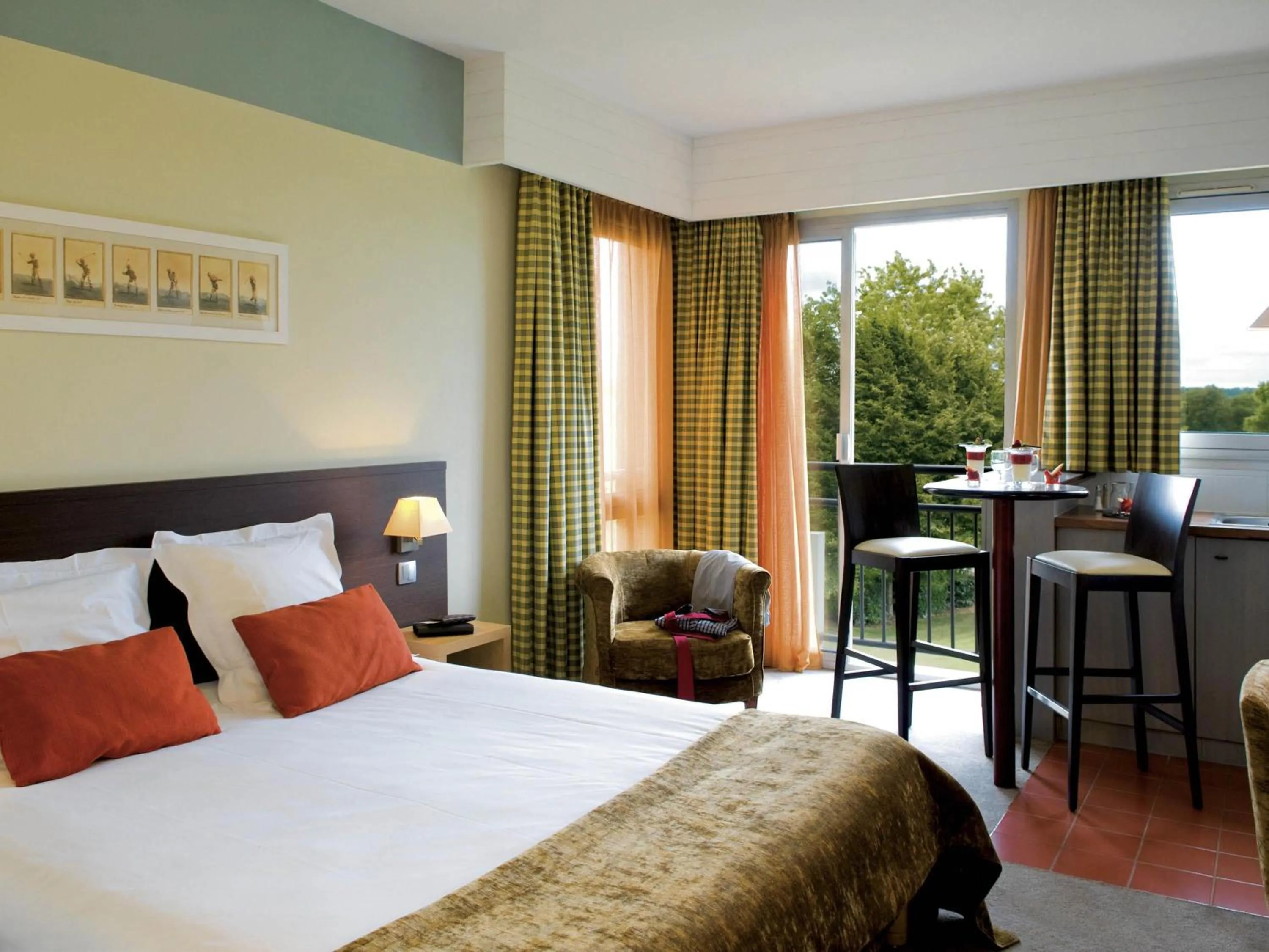 Bedroom, Bed in Mercure Toulouse Aéroport Golf de Seilh