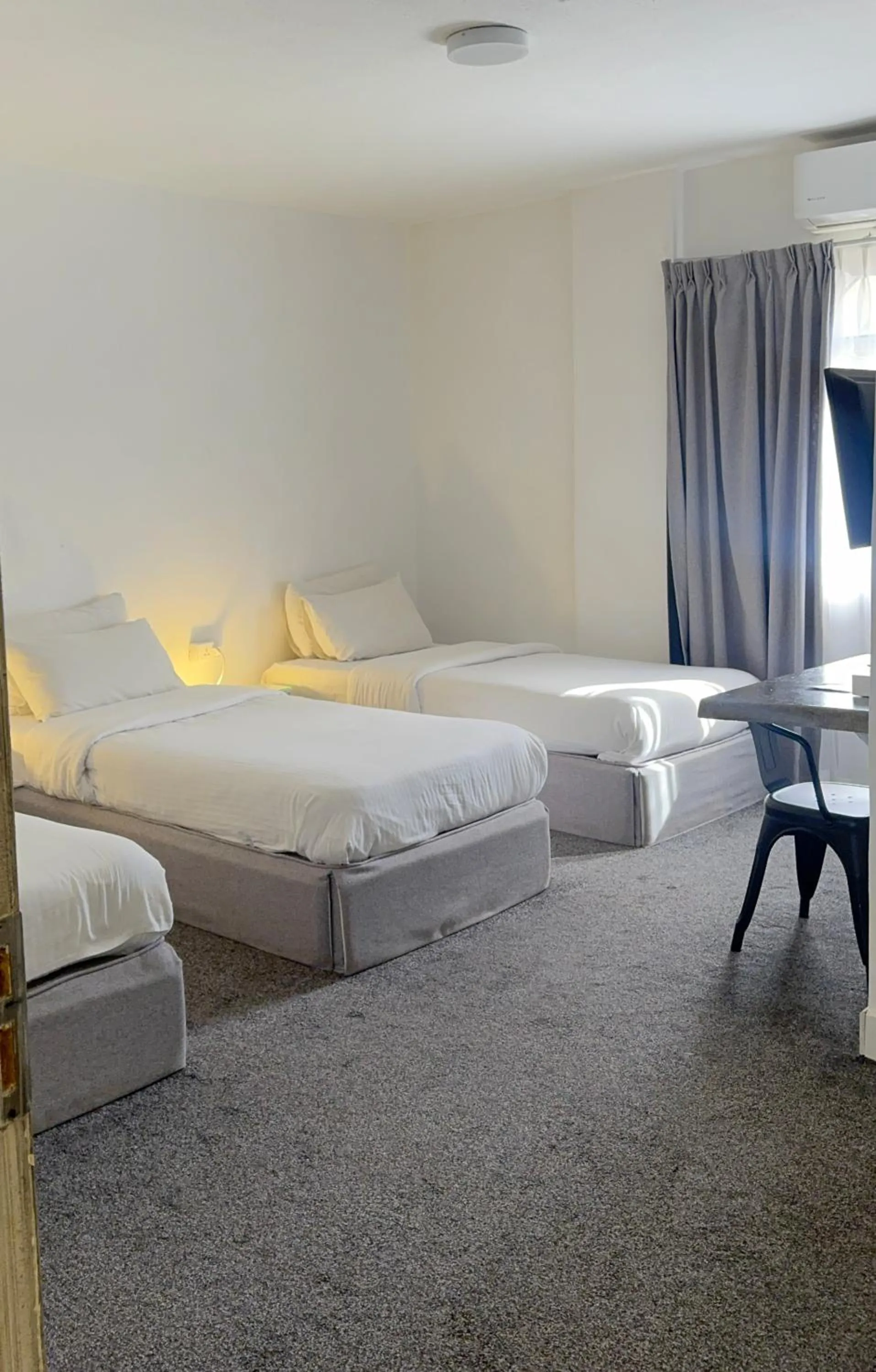 Bedroom, Bed in Nomads Hotel