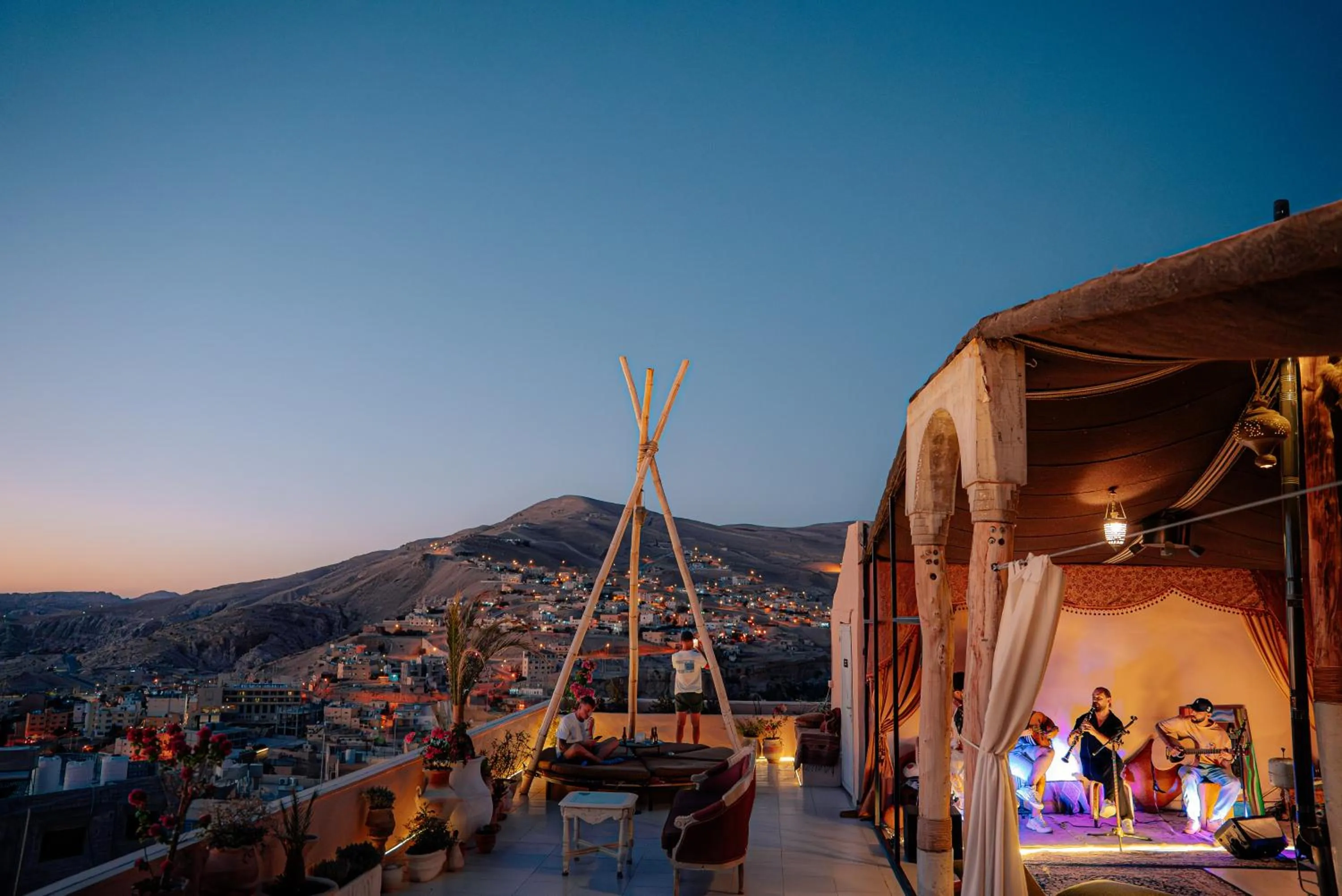 Area and facilities in Nomads Hotel