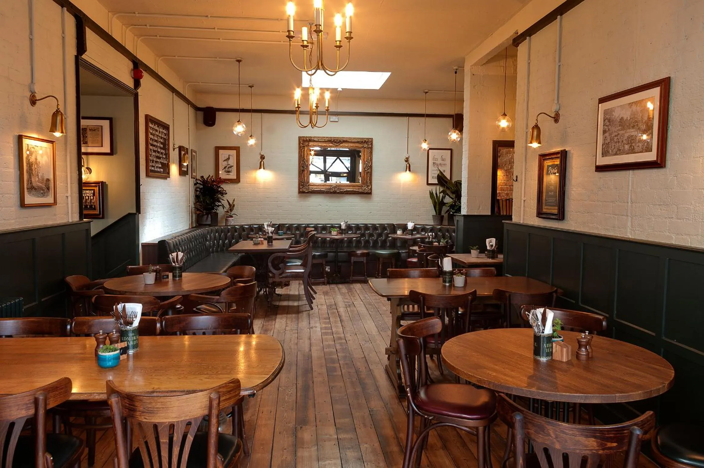 Restaurant/places to eat in Admiral Hardy