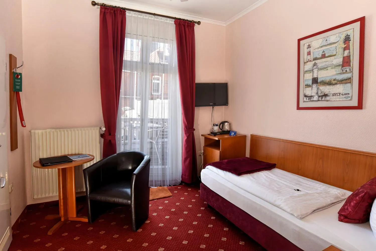 Balcony/Terrace, Bed in Hotel Stadt Hamburg