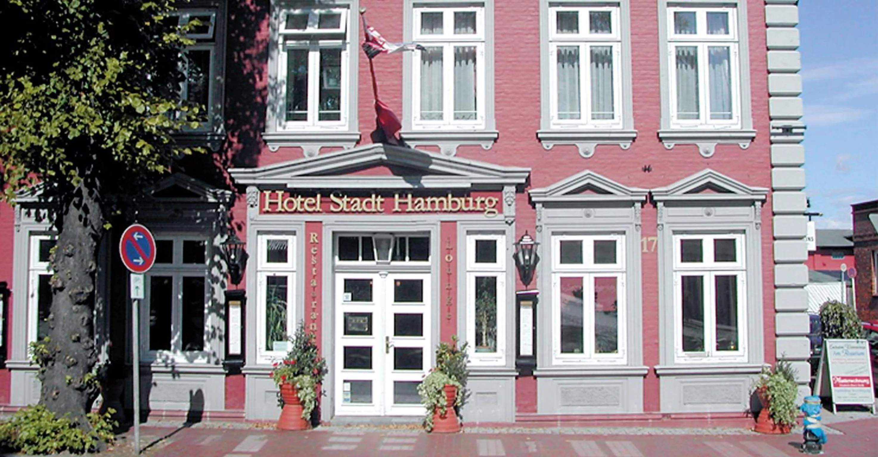 Facade/entrance in Hotel Stadt Hamburg