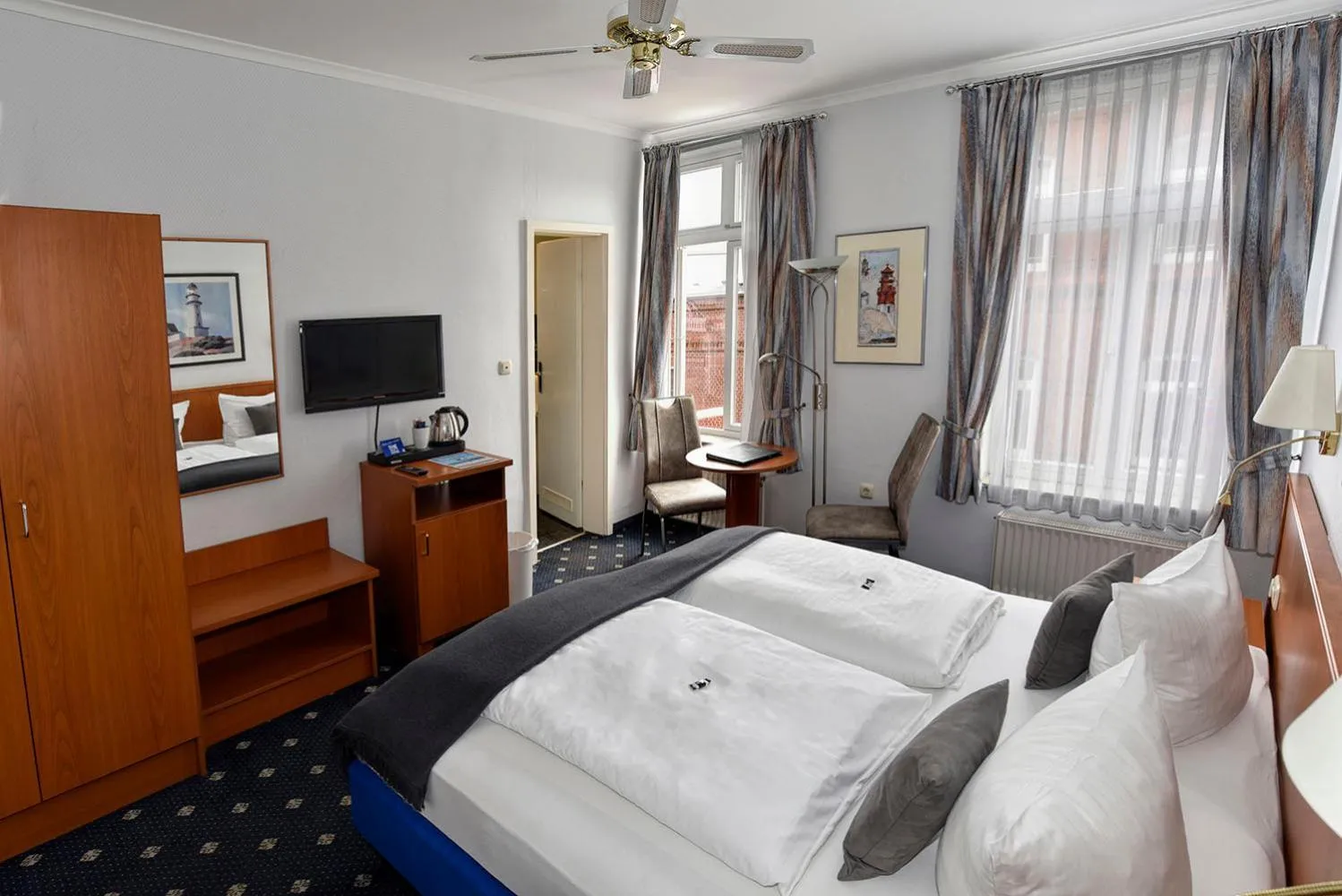 Photo of the whole room, Bed in Hotel Stadt Hamburg
