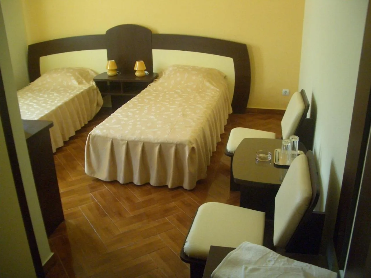 Photo of the whole room, Bed in Maria