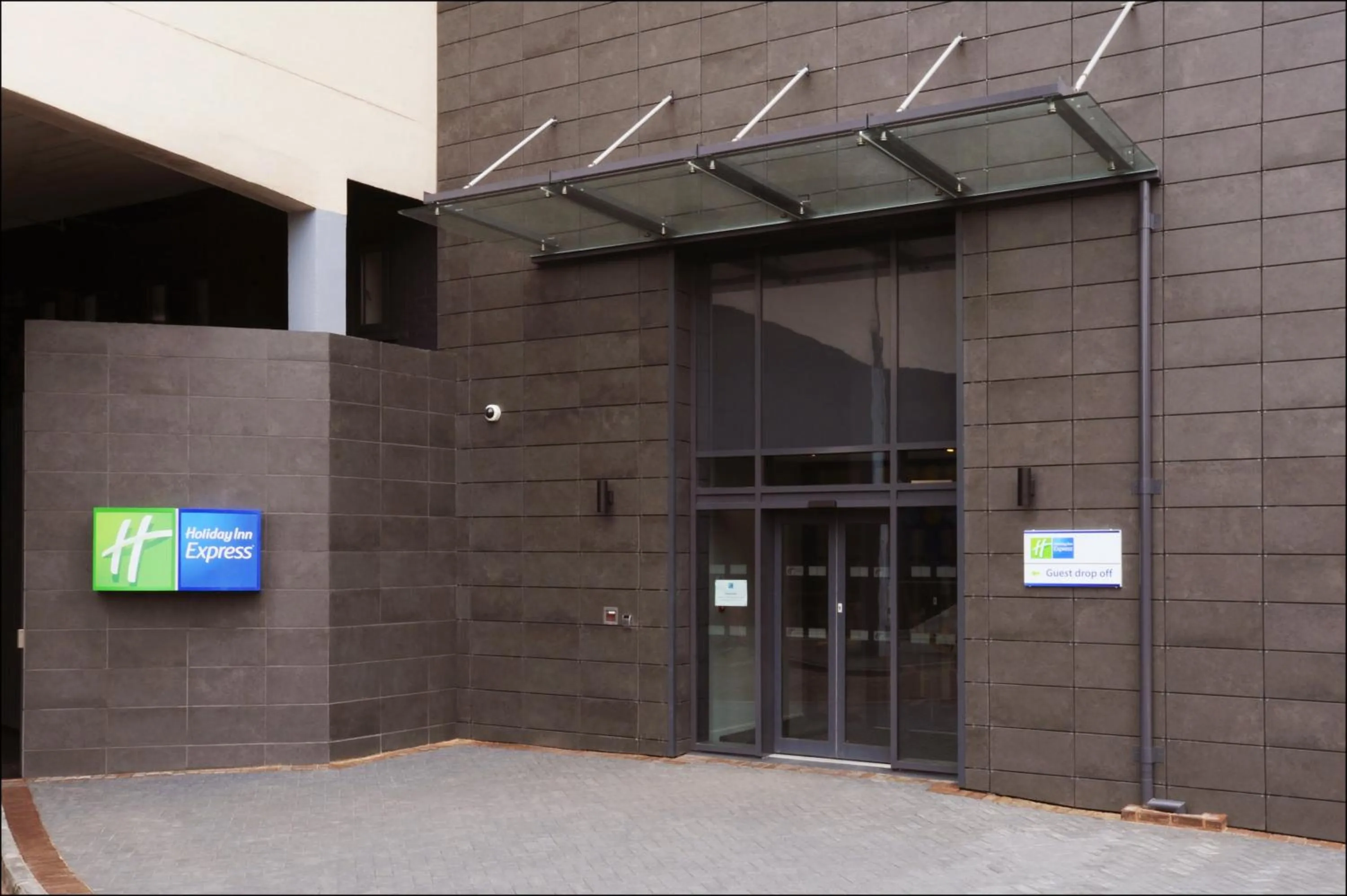 Property building in Holiday Inn Express Birmingham - Snow Hill by IHG