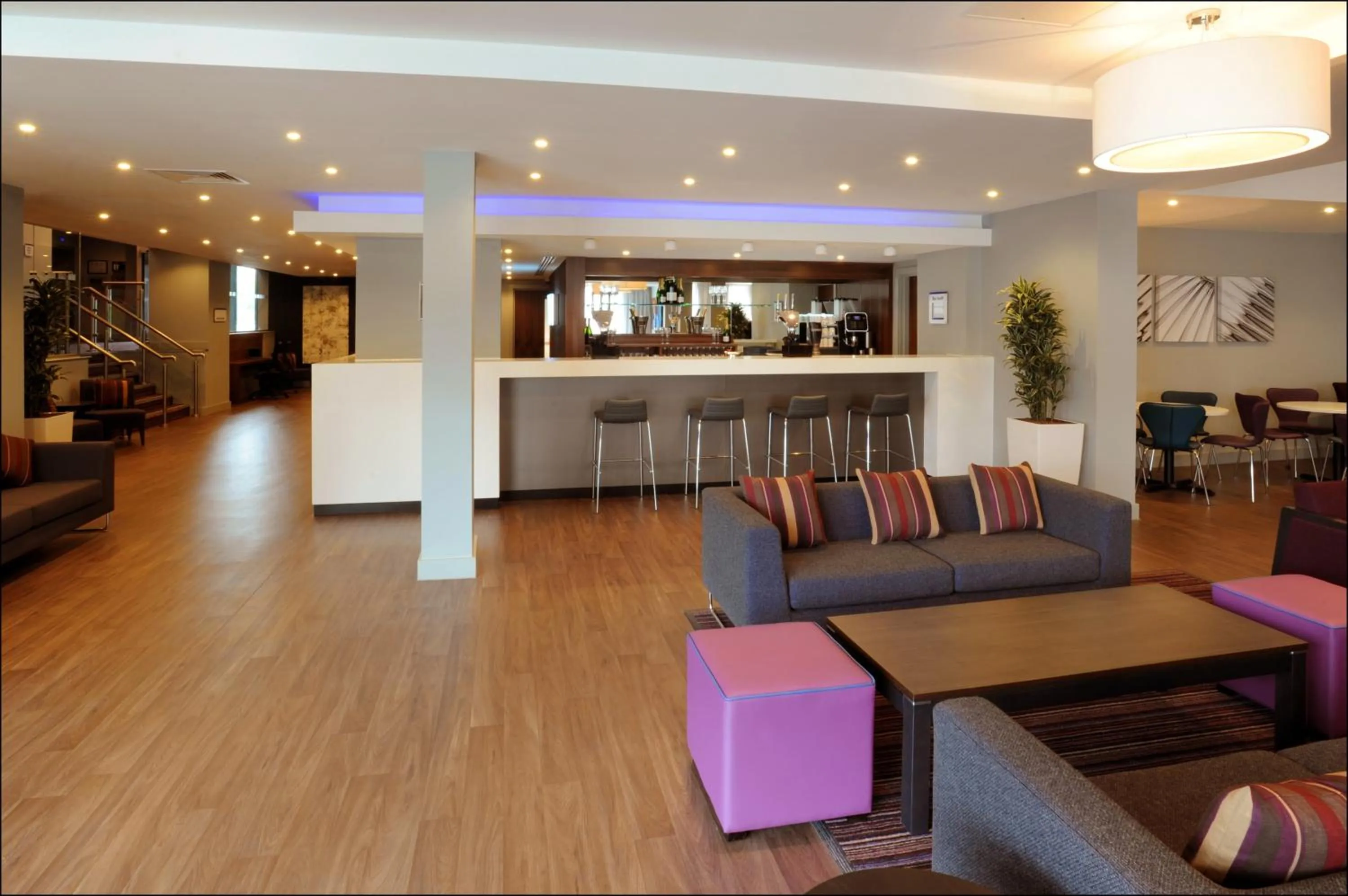 Lounge or bar in Holiday Inn Express Birmingham - Snow Hill by IHG