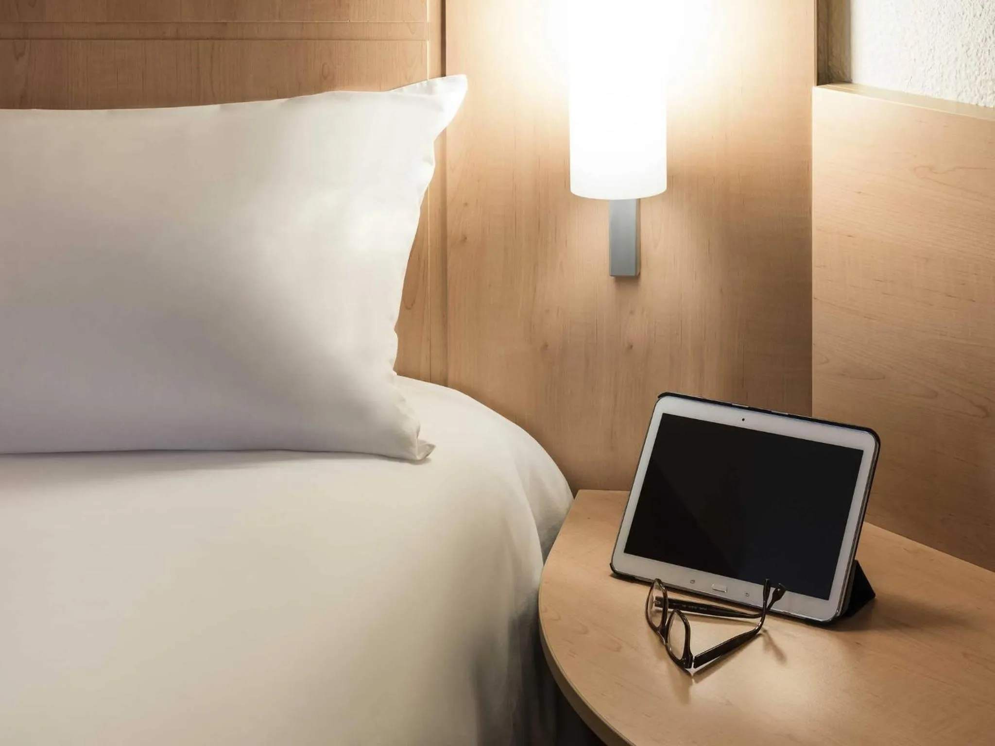 Bedroom, Bed in ibis Angers Centre Chateau