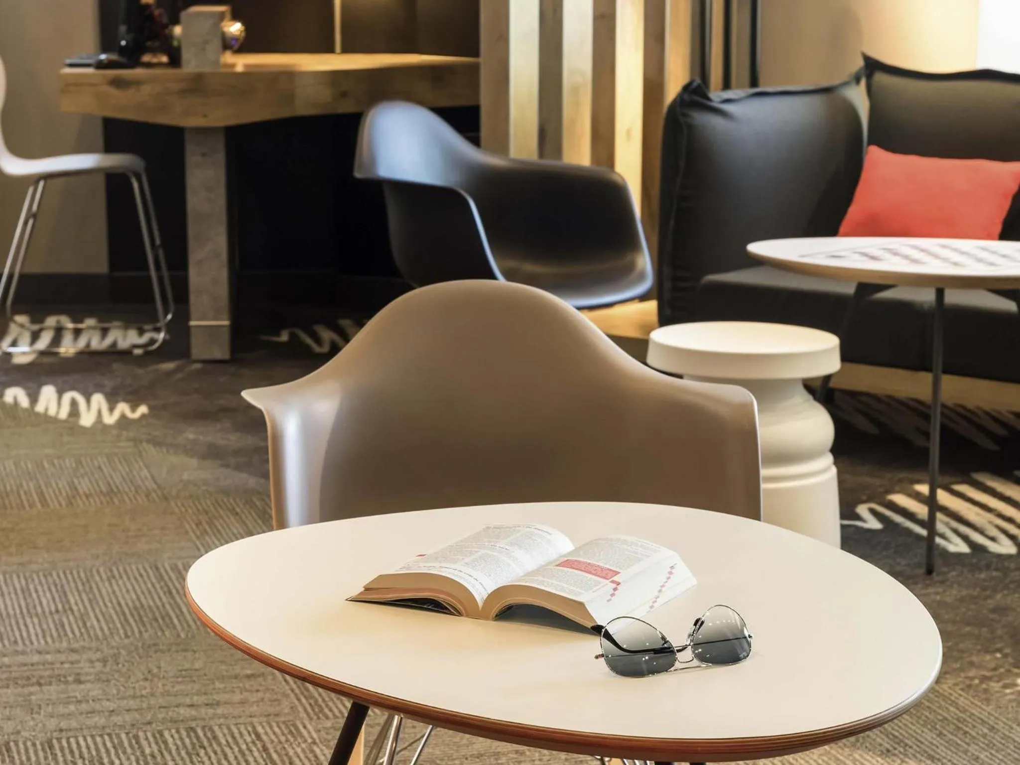 Lounge or bar in ibis Angers Centre Chateau