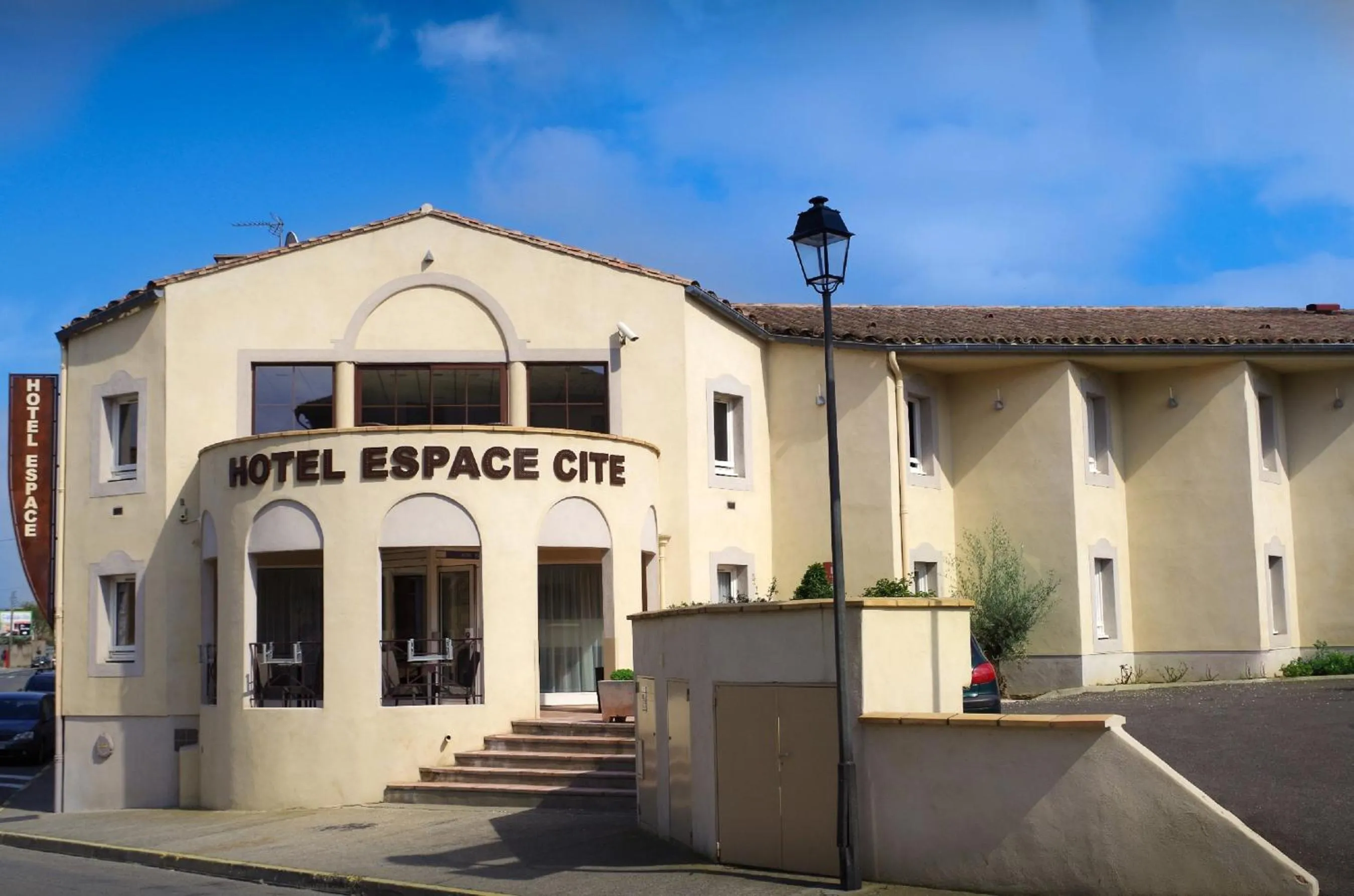 Facade/entrance in Hotel Espace Cite