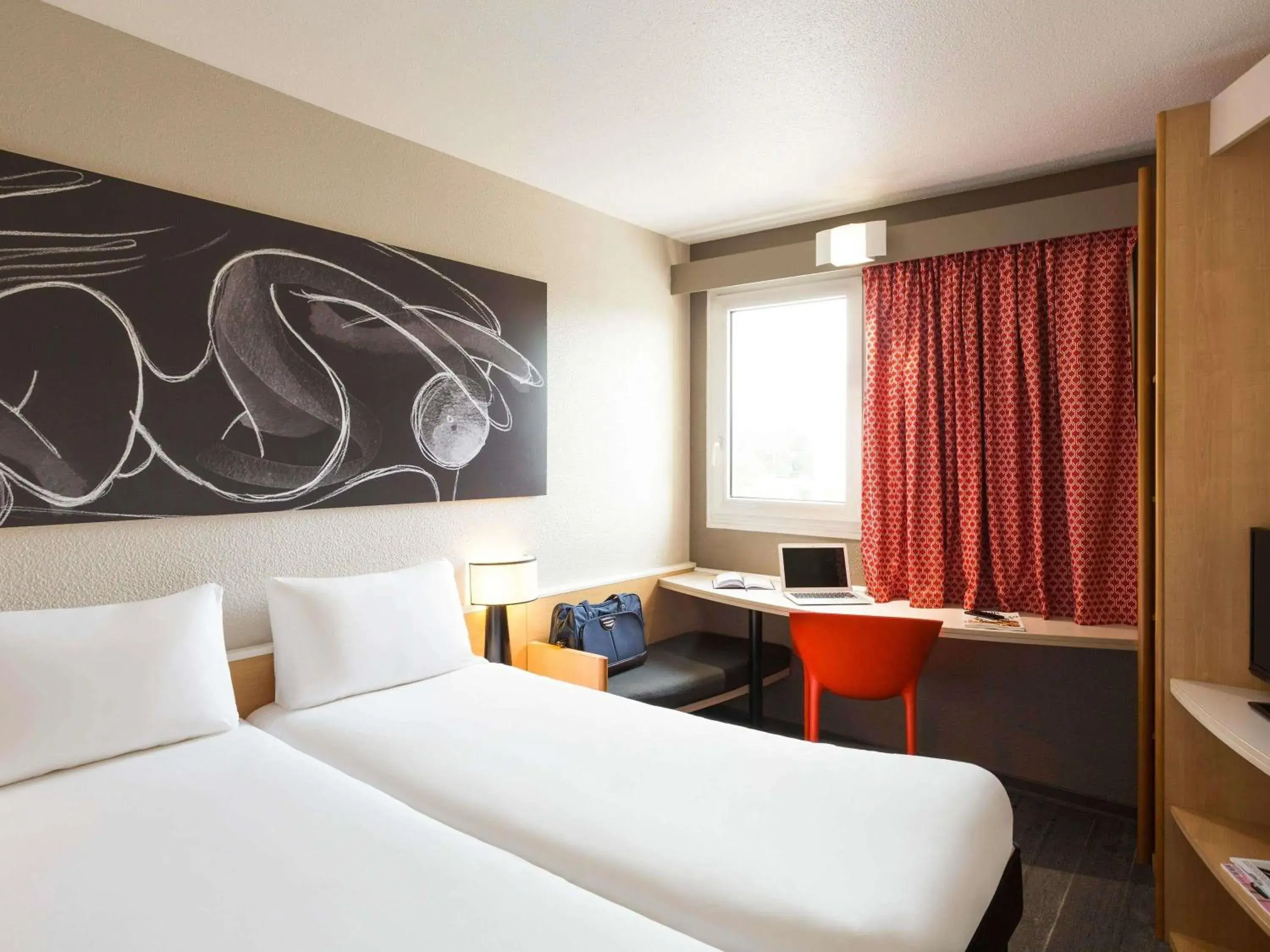 Standard Double or Twin Room in ibis Bordeaux Pessac Route des Vins Standard Double or Twin Room in ibis Bordeaux Pessac Route des Vins