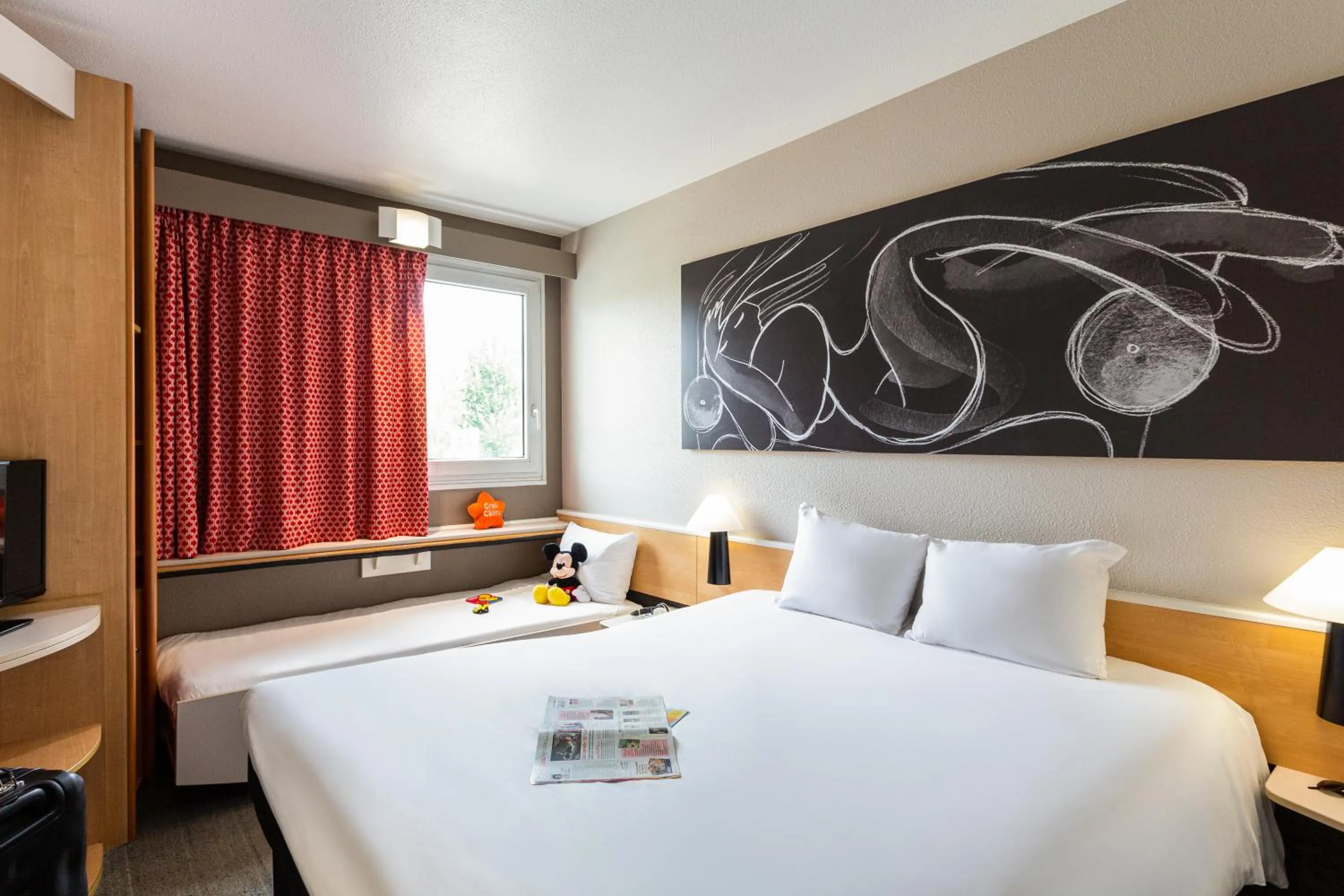 Bed in ibis Bordeaux Pessac Route des Vins