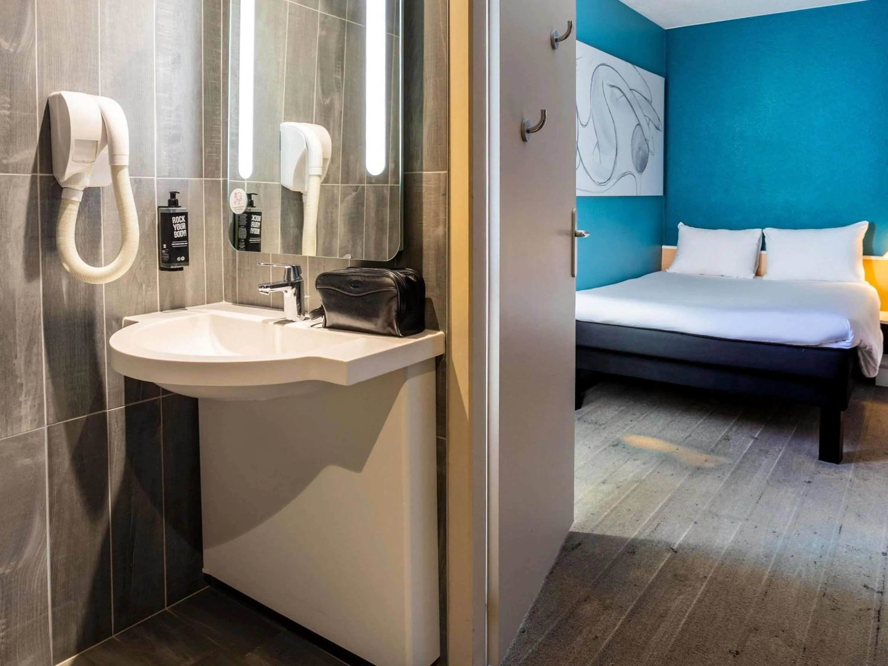 Bedroom, Bed in ibis Bordeaux Pessac Route des Vins