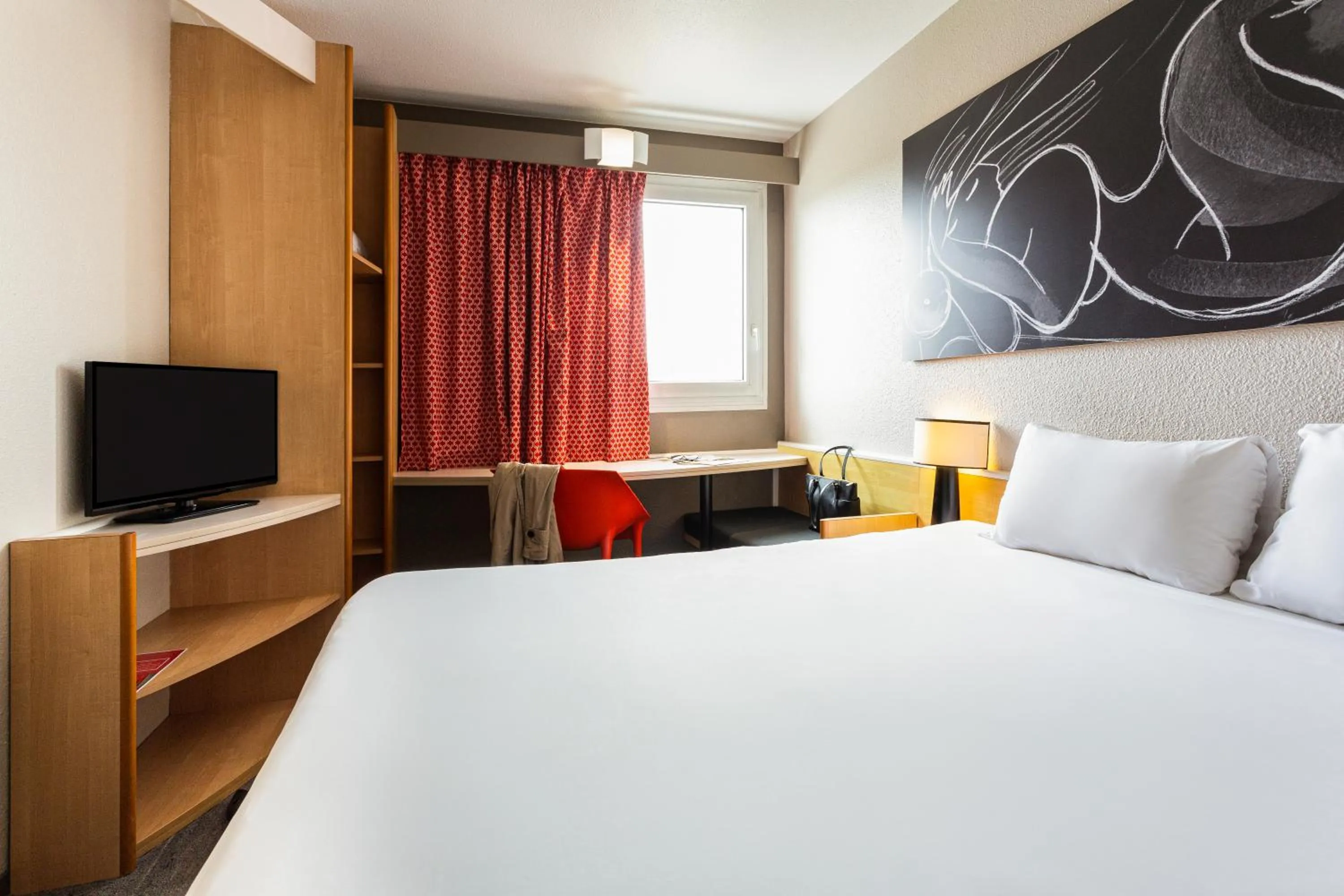 Bed in ibis Bordeaux Pessac Route des Vins