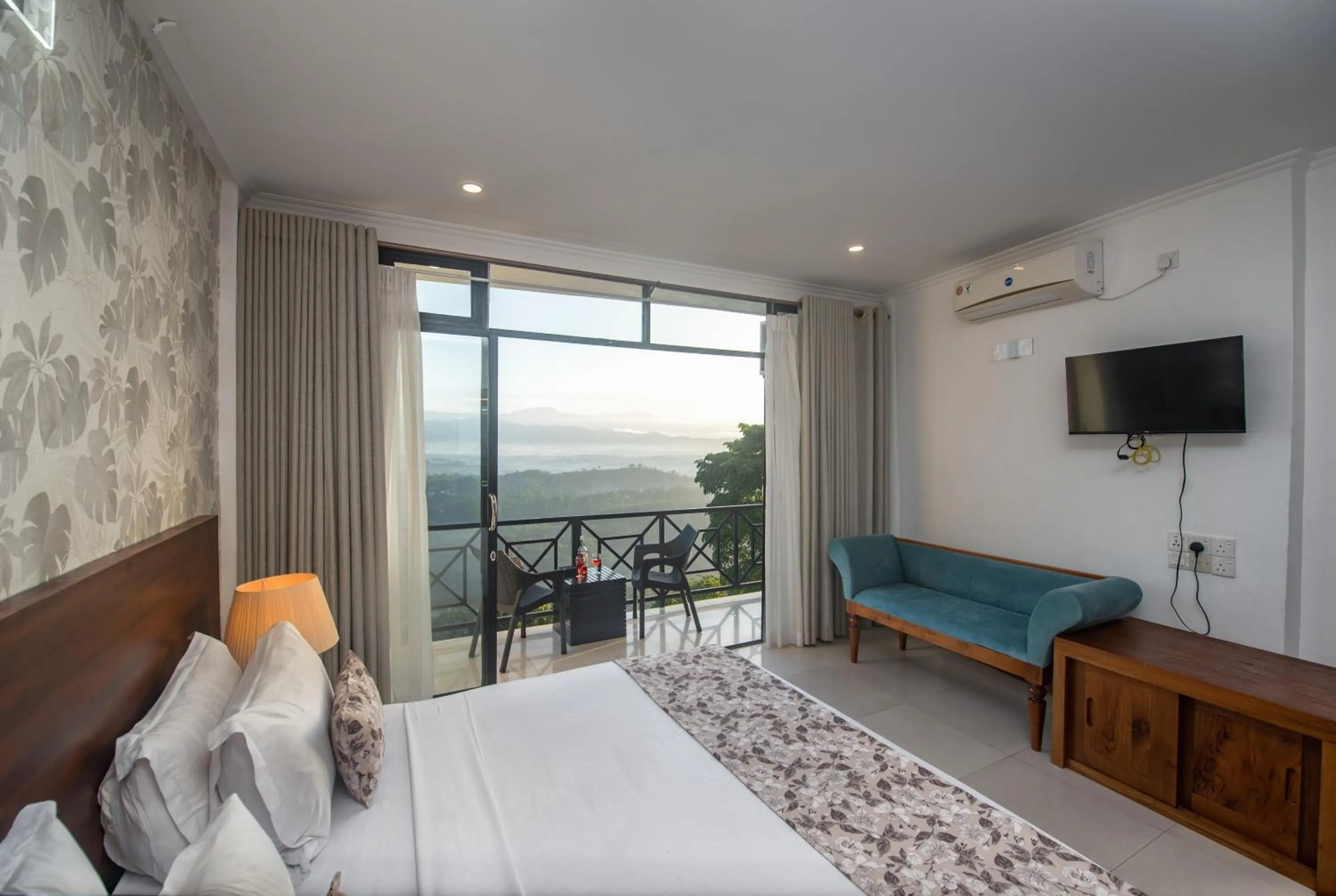 Bed in Ceyloni Panorama Resort