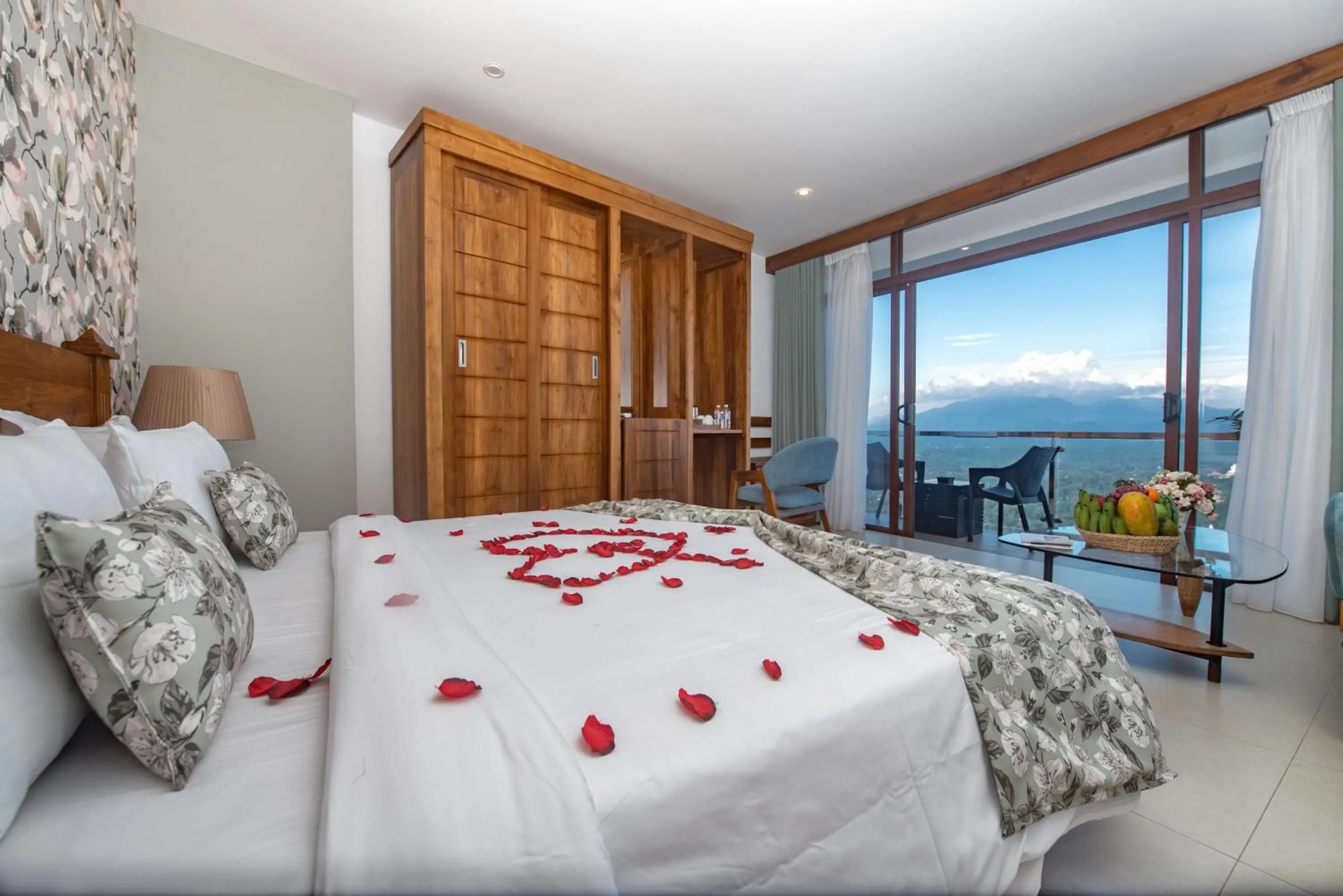 Photo of the whole room, Bed in Ceyloni Panorama Resort