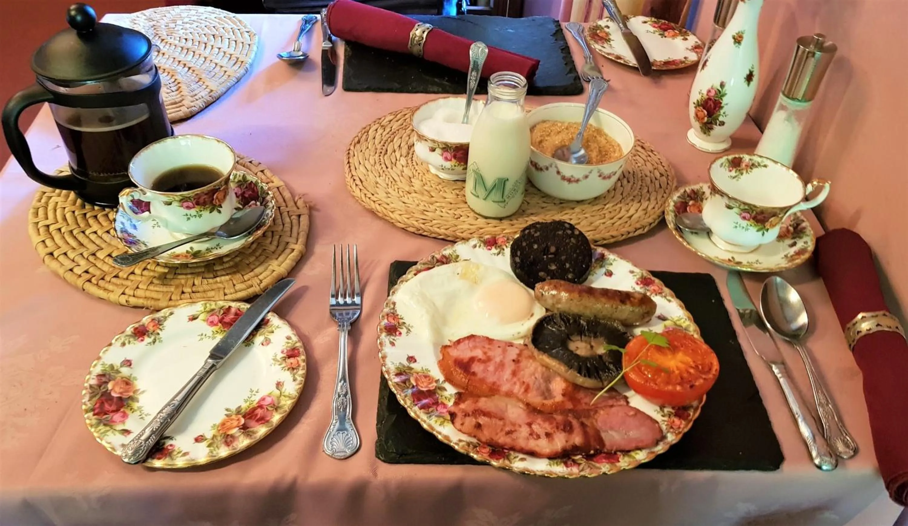 Breakfast in Broome Farm