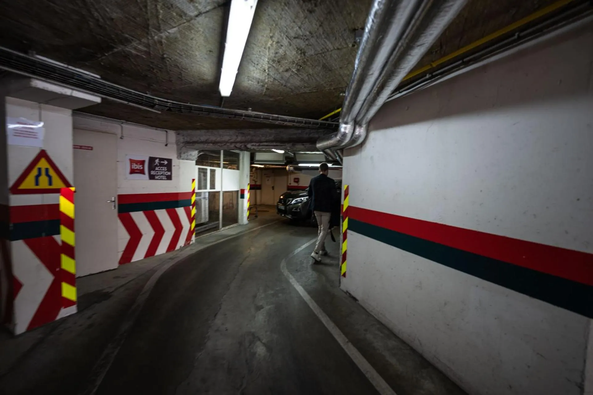 Parking in ibis Montargis