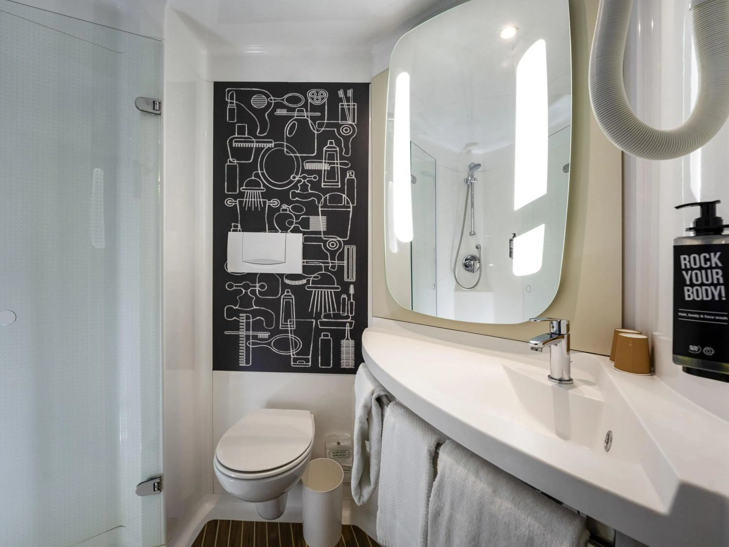 Bedroom in ibis Montargis