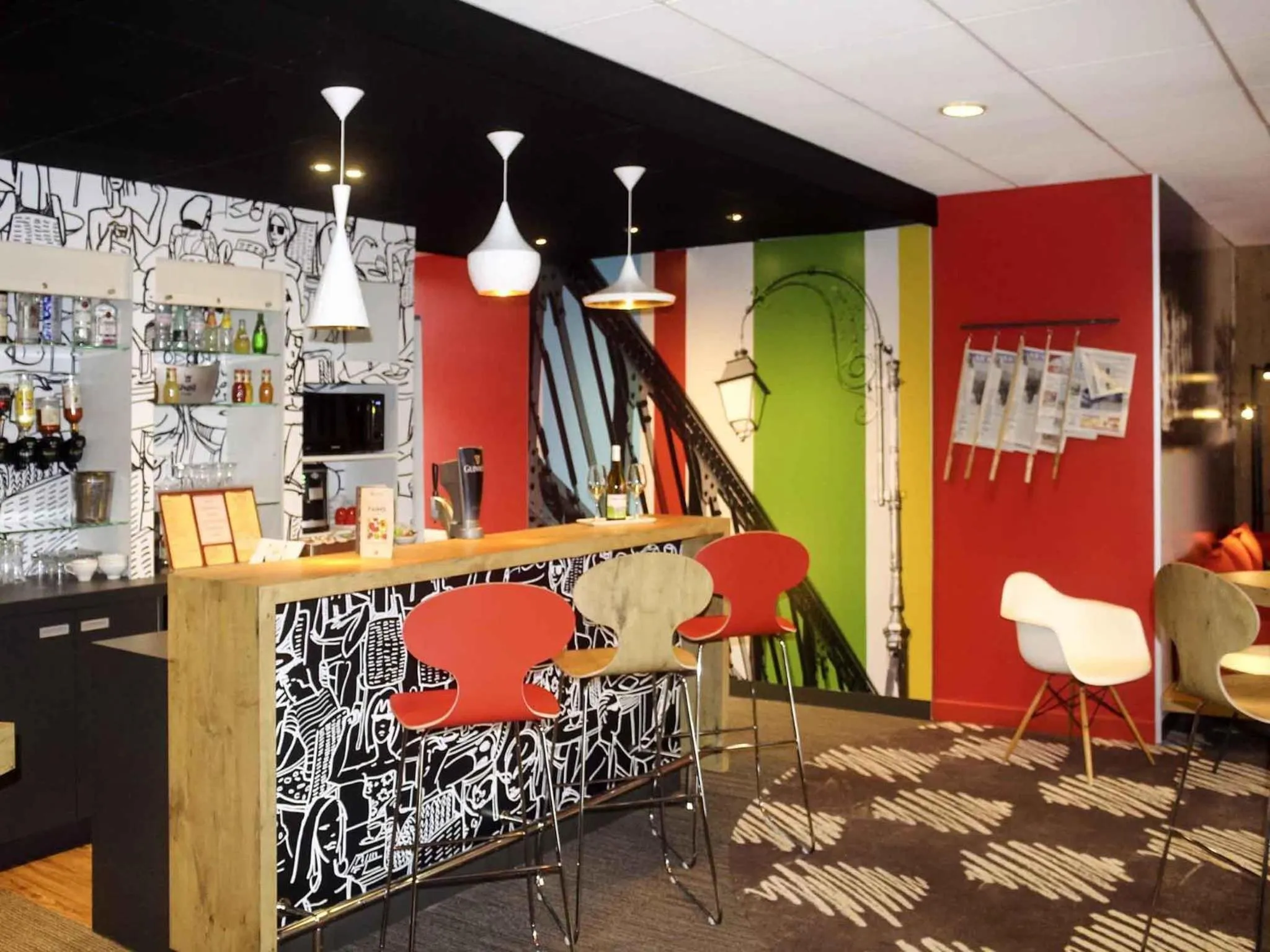 Lounge or bar in ibis Montargis