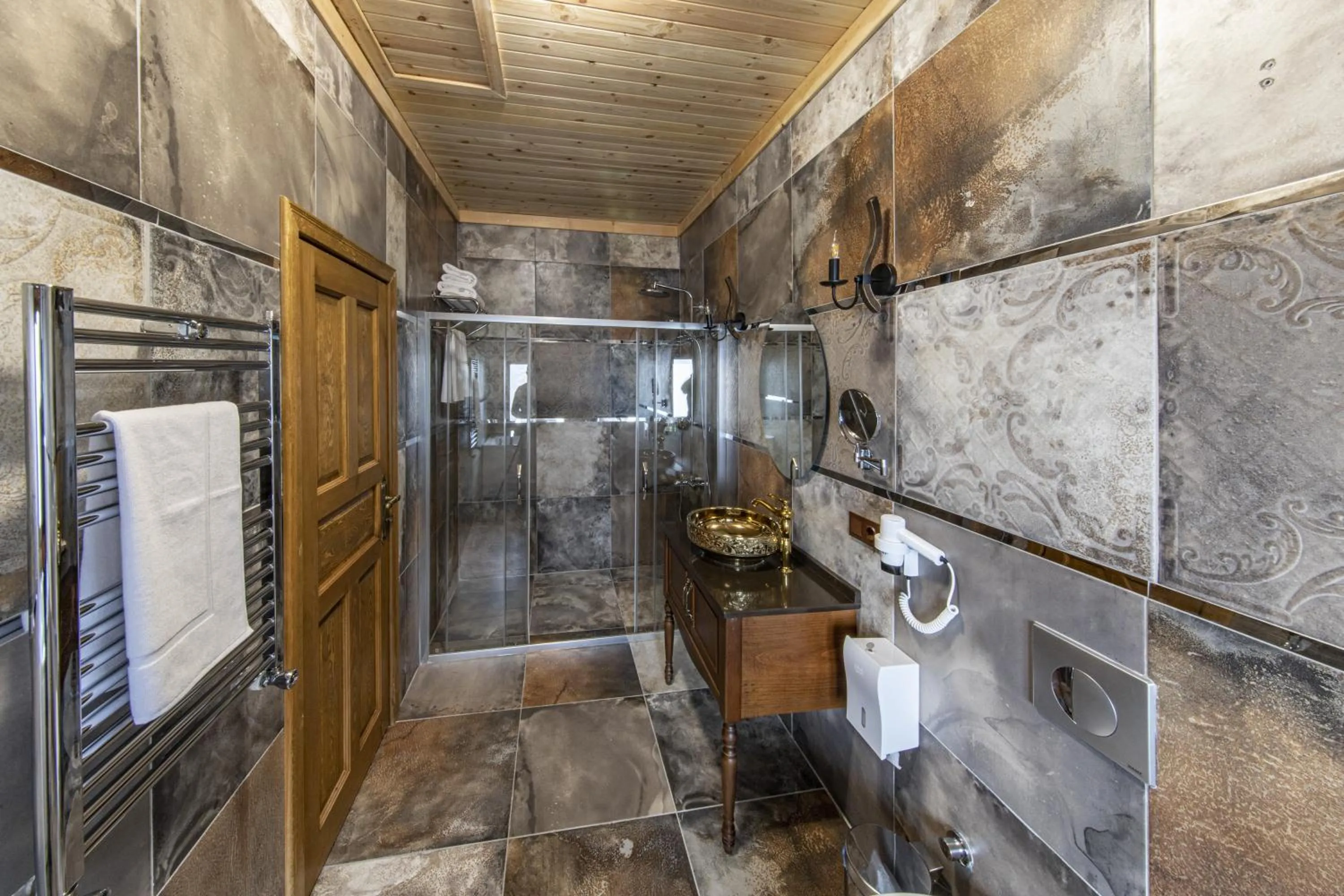 Bathroom in Foleya Mountain Resort Hotel & Villas