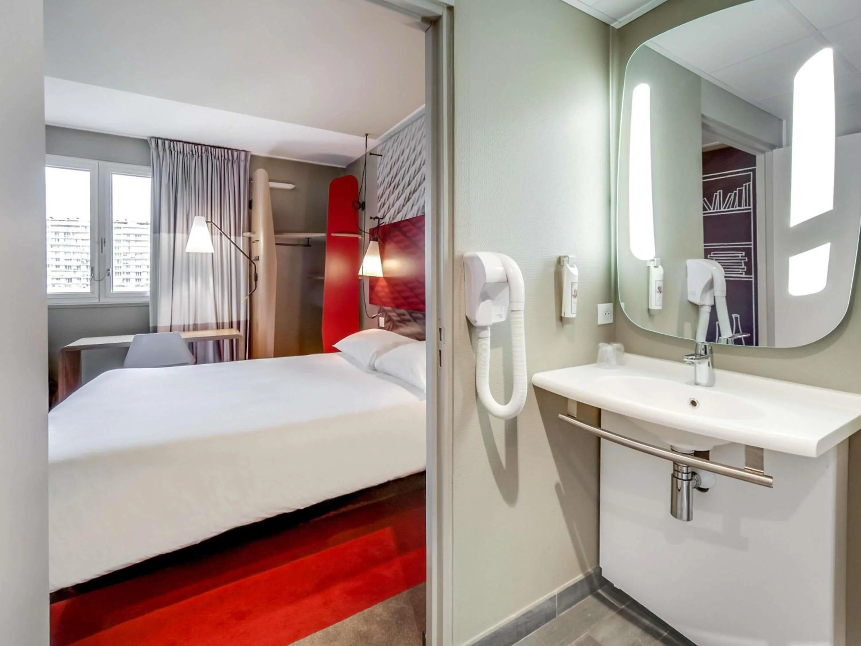 Bedroom, Bed in ibis Orleans Centre Gare