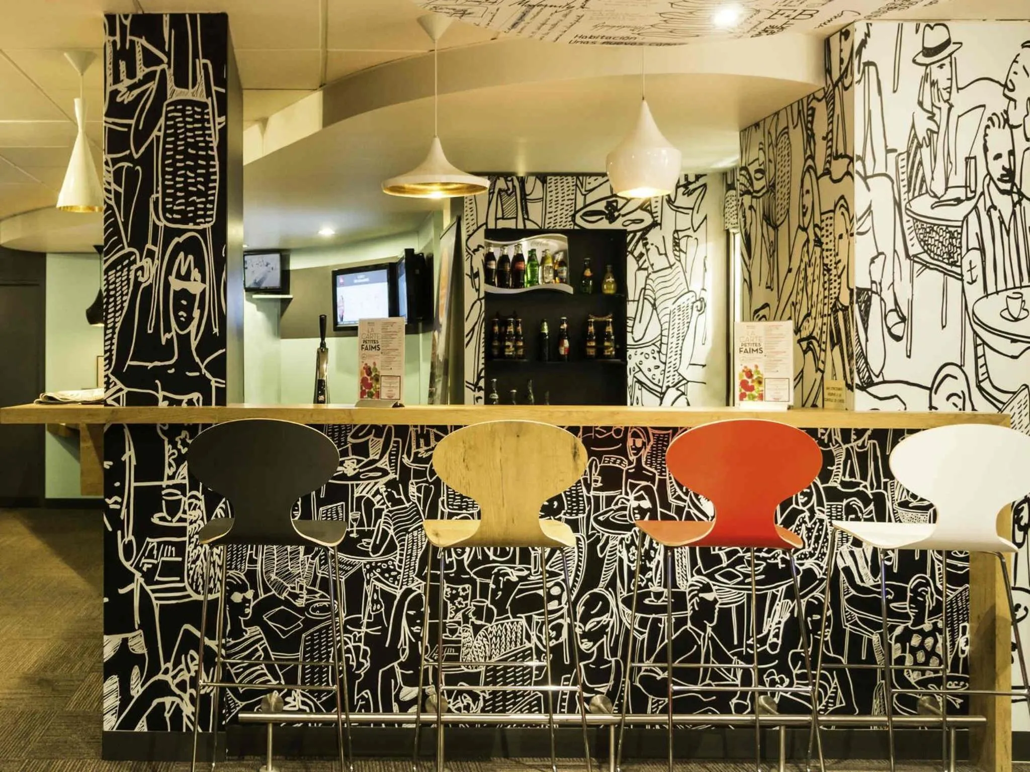 Lounge or bar in ibis Orleans Centre Gare