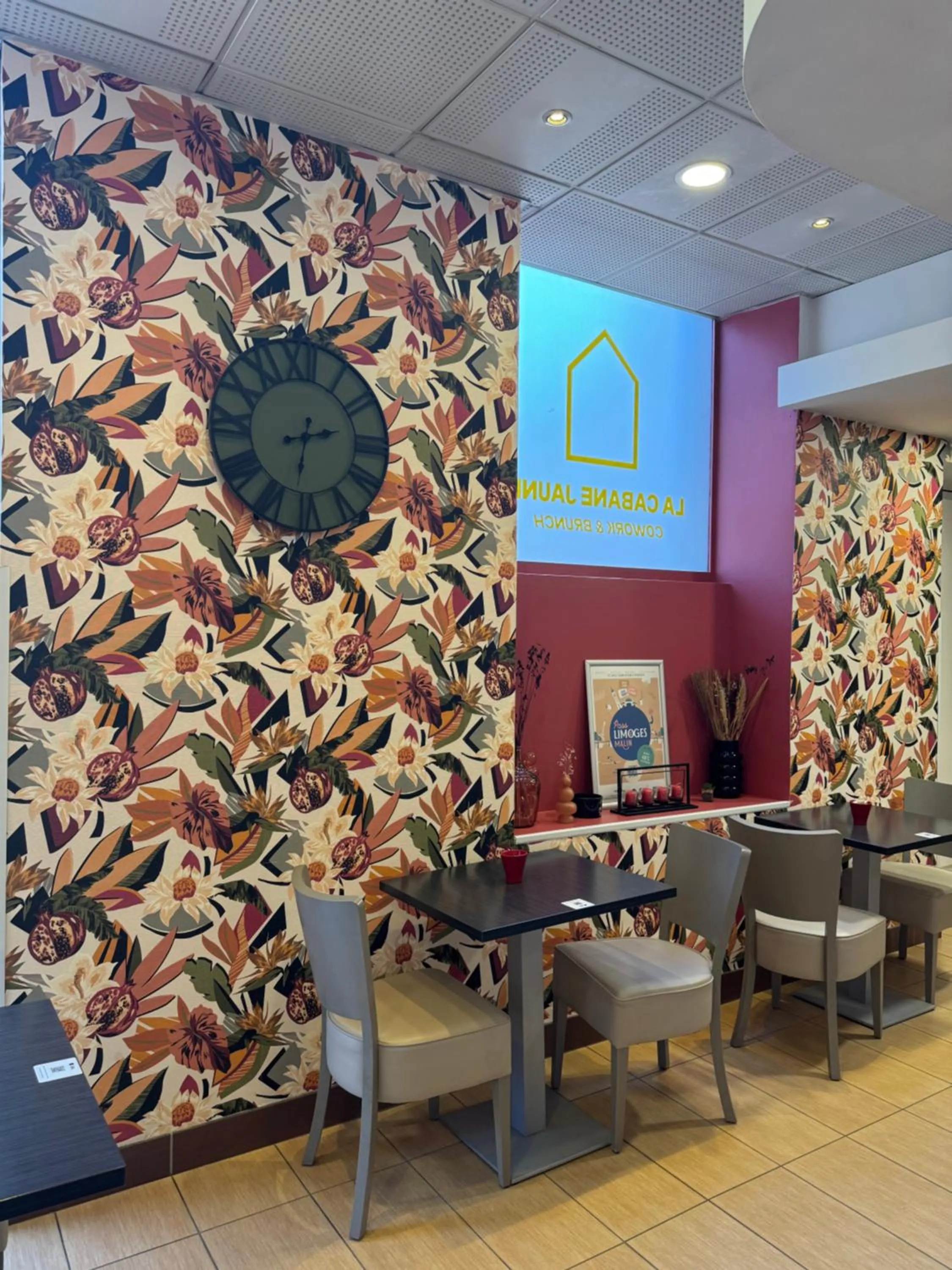 Lounge or bar in ibis Limoges Centre