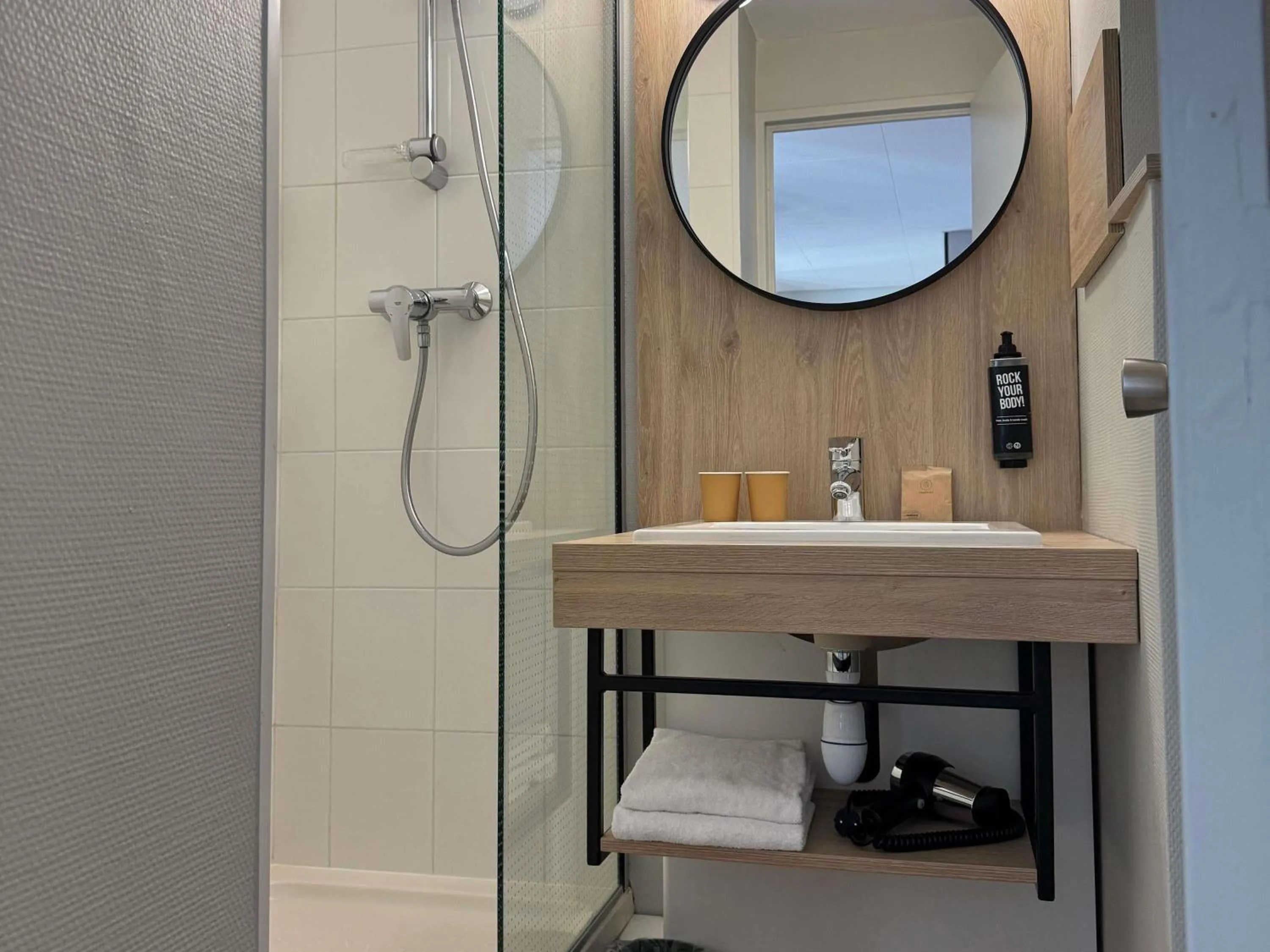 Bedroom in ibis Limoges Centre