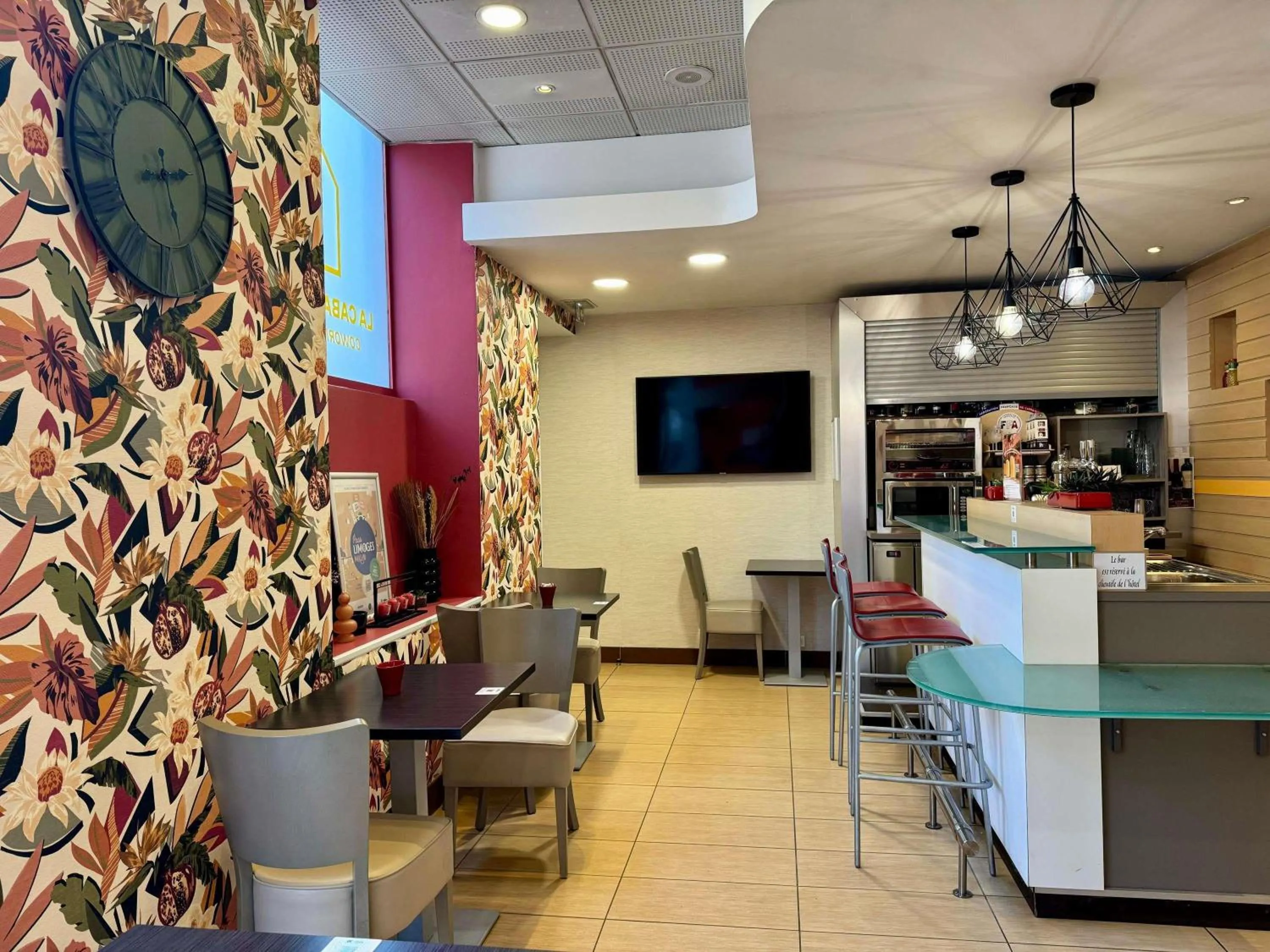 Lounge or bar in ibis Limoges Centre