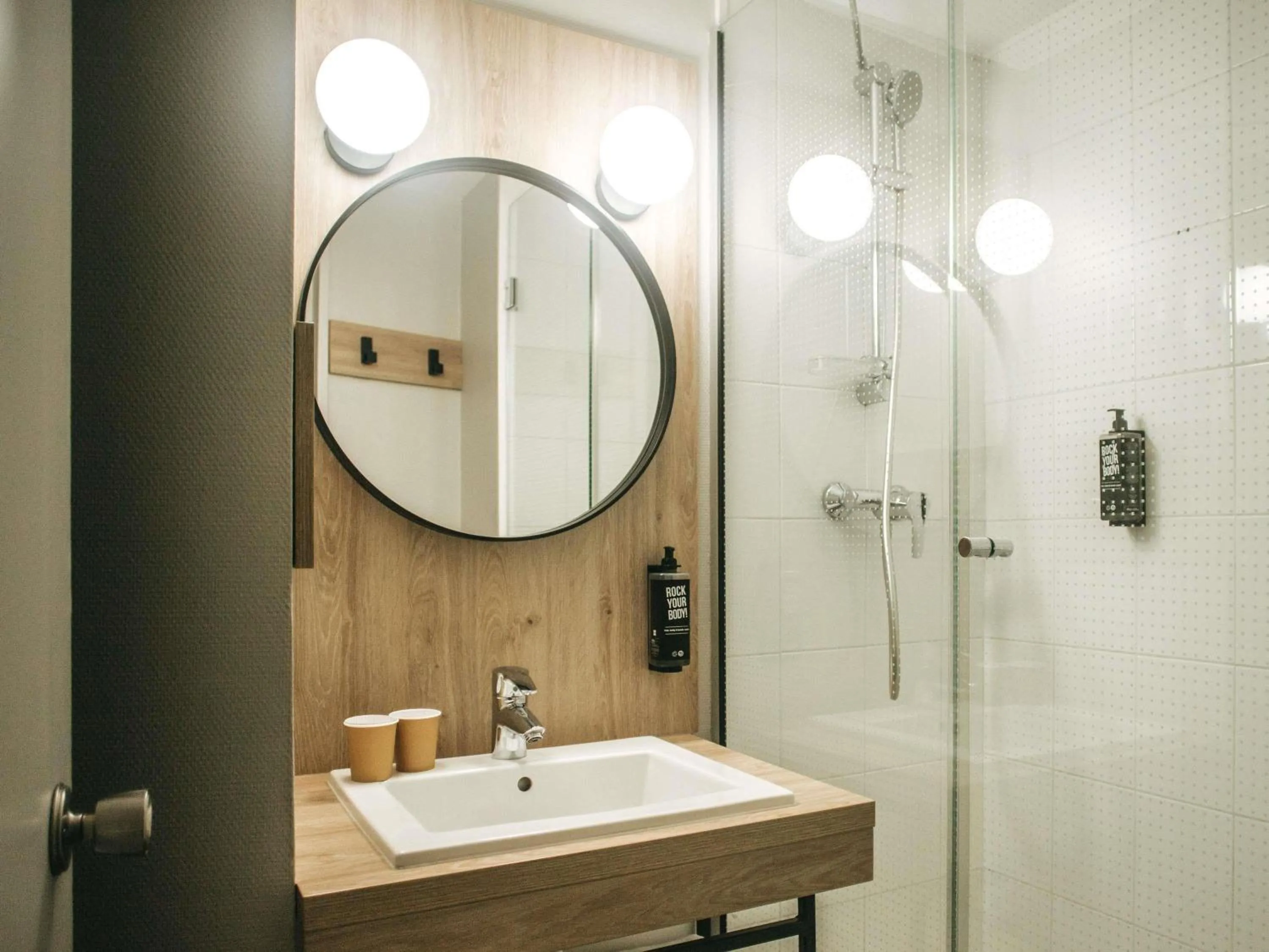 Bedroom in ibis Limoges Centre