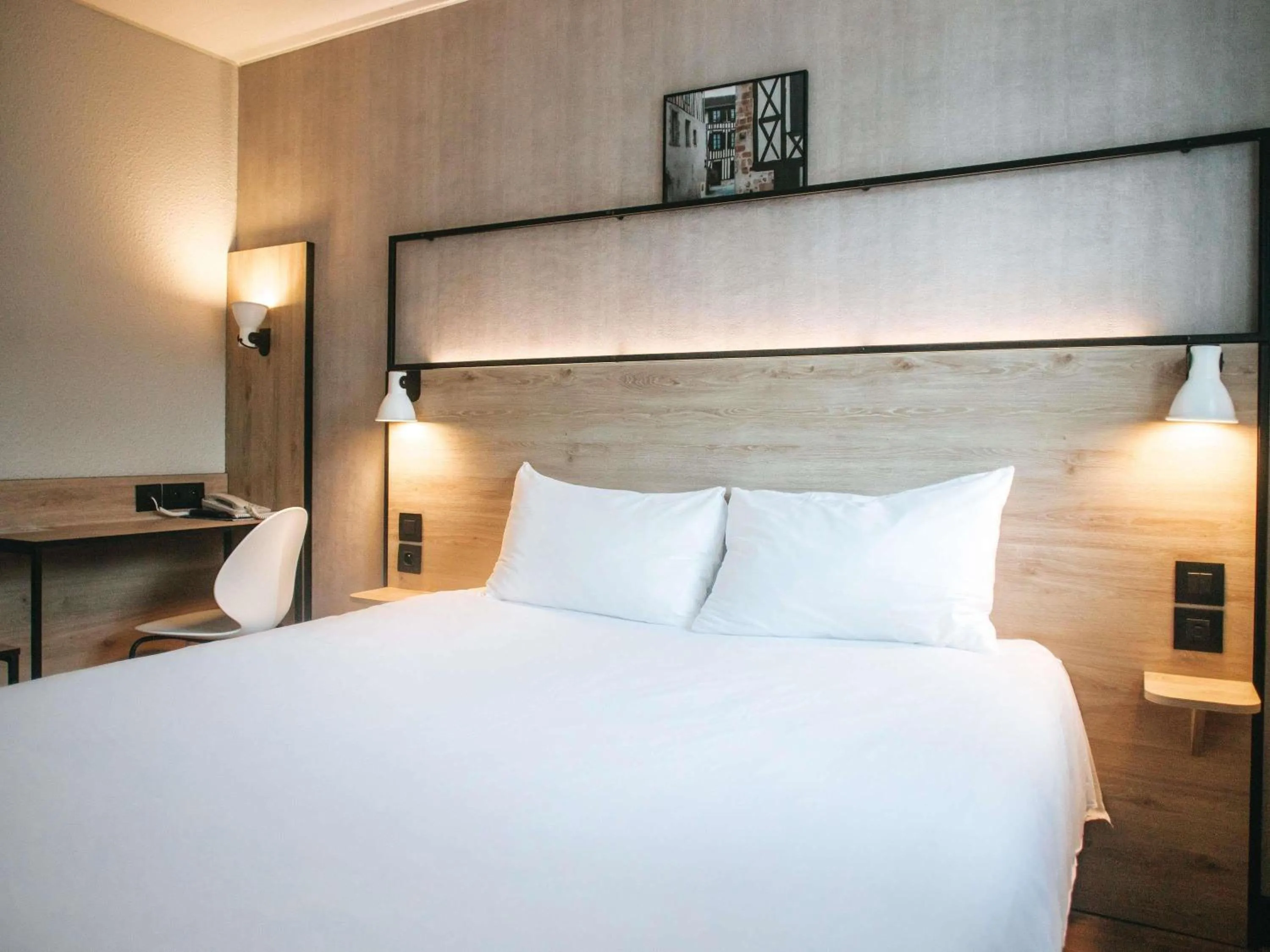 Bedroom, Bed in ibis Limoges Centre