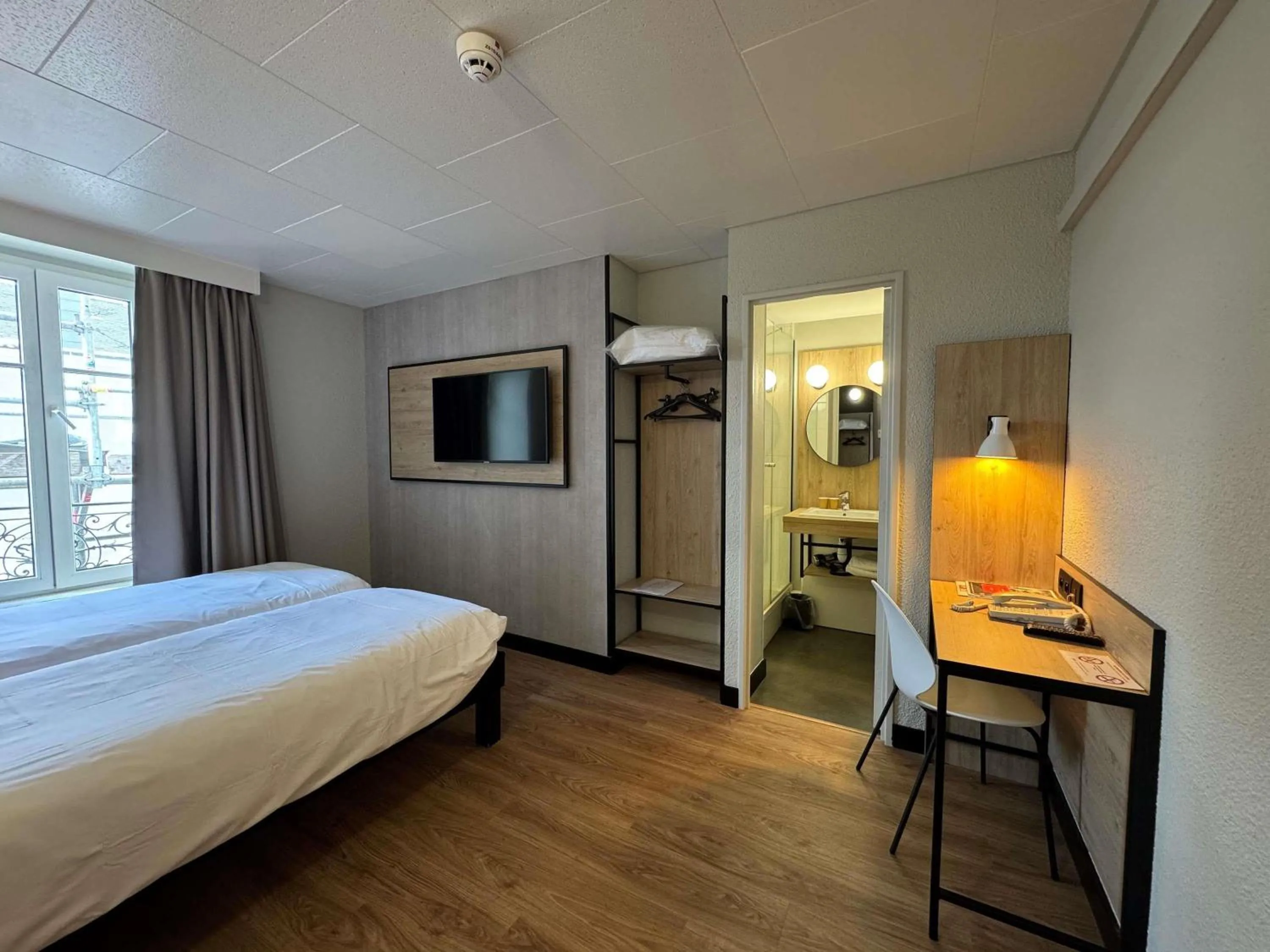 Bedroom, Bed in ibis Limoges Centre