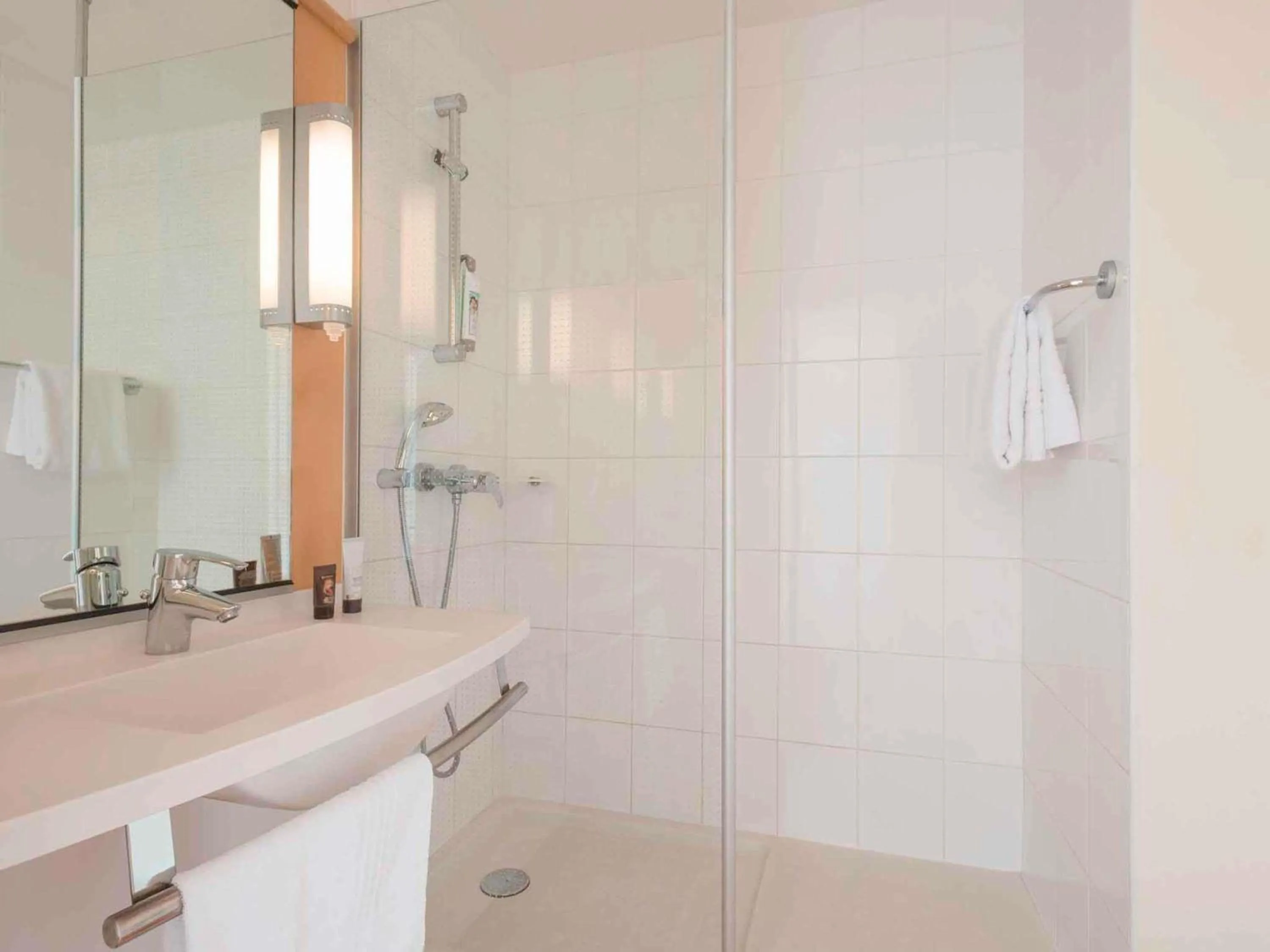 Bedroom in ibis Nantes Centre Gare Sud