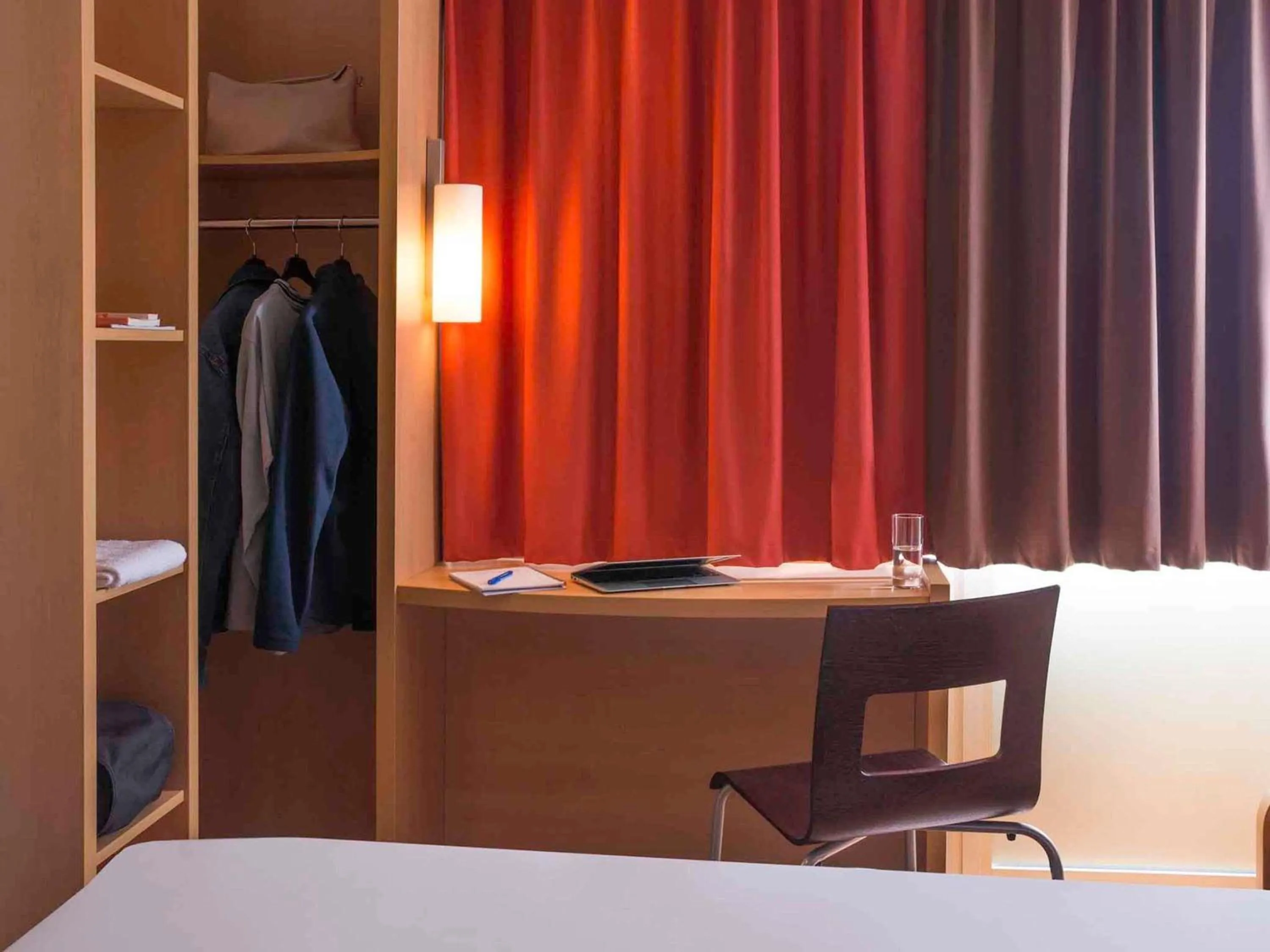 Bedroom, Bed in ibis Nantes Centre Gare Sud