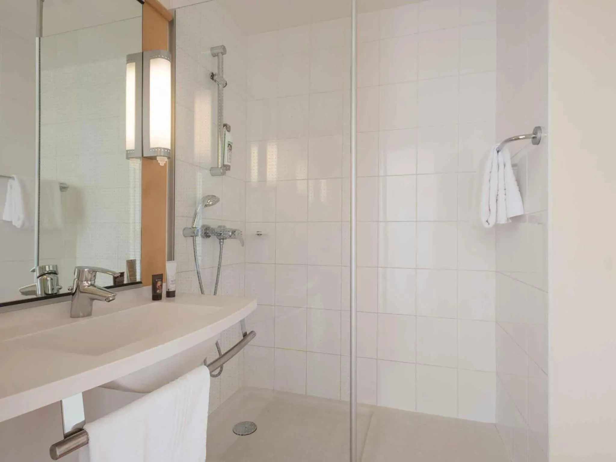 Bedroom in ibis Nantes Centre Gare Sud