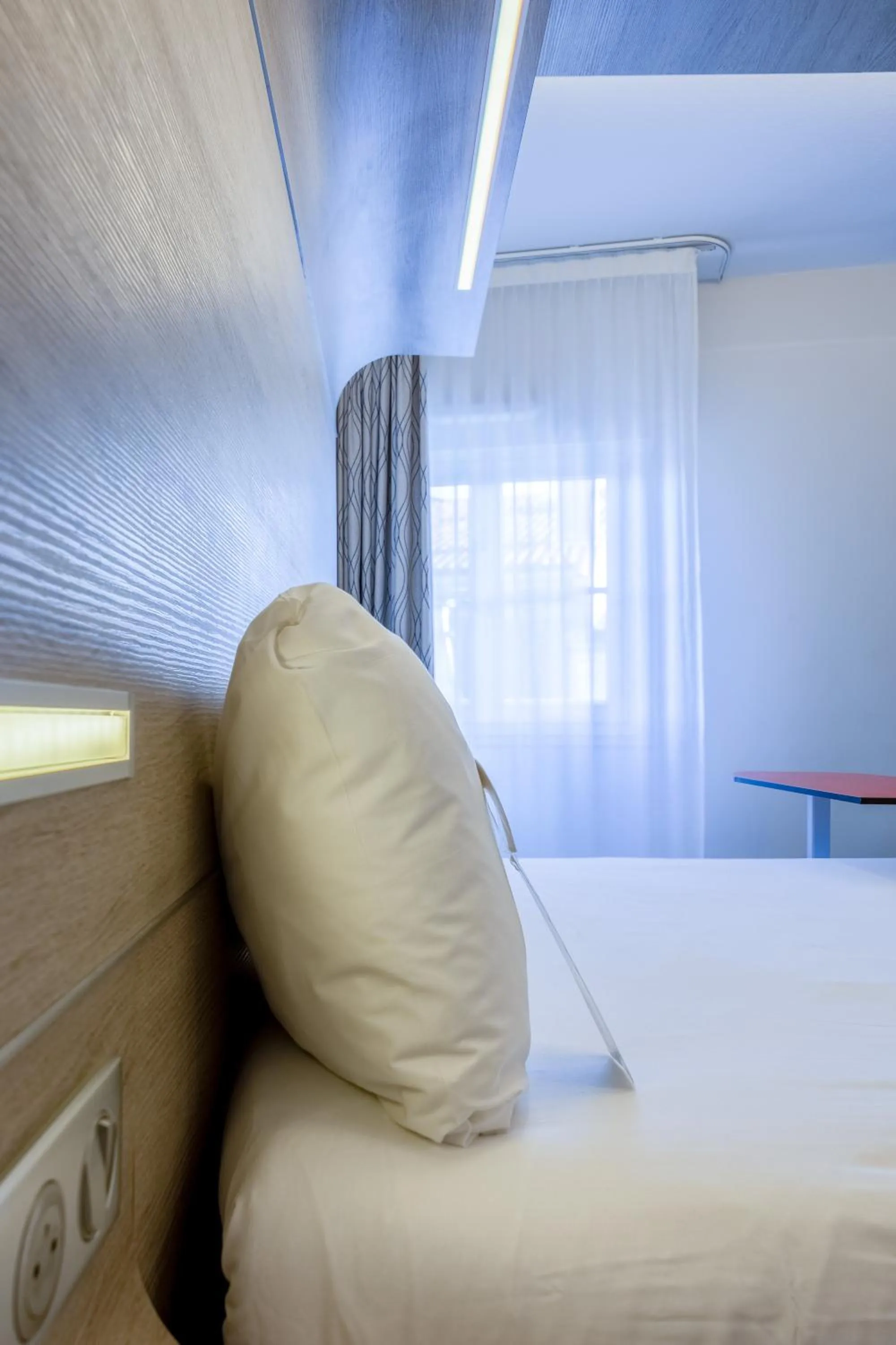 Bedroom, Bed in ibis Styles La Rochelle Centre Vieux Port