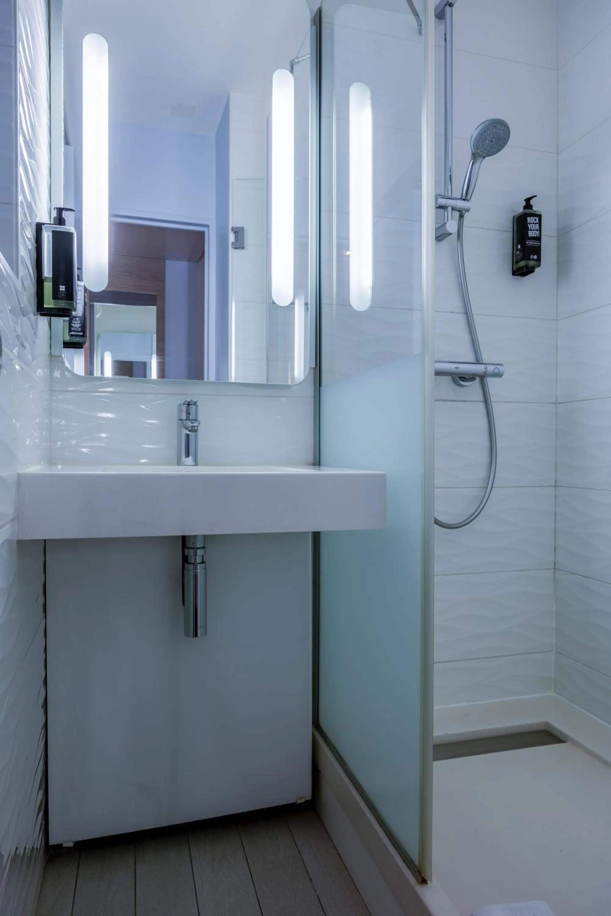 Bathroom in ibis Styles La Rochelle Centre Vieux Port